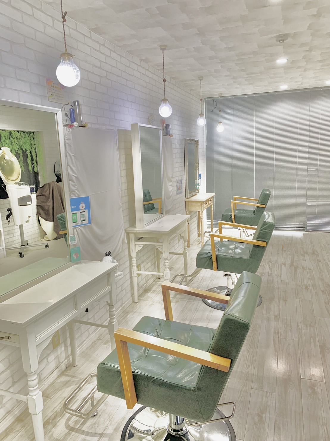 【椥辻】≪レッスン時間はご自身で申請≫≪最短1年以内にスタイリストデビューも可能≫≪完全営業時間内レッスンOK≫≪平均18:30分退社≫≪アシスタント専任もOK≫講師経験もあるオーナー在籍の人気サロンで勤務してみませんか？「&dy（アンディ）」からアシスタント（美容師）の求人☆★