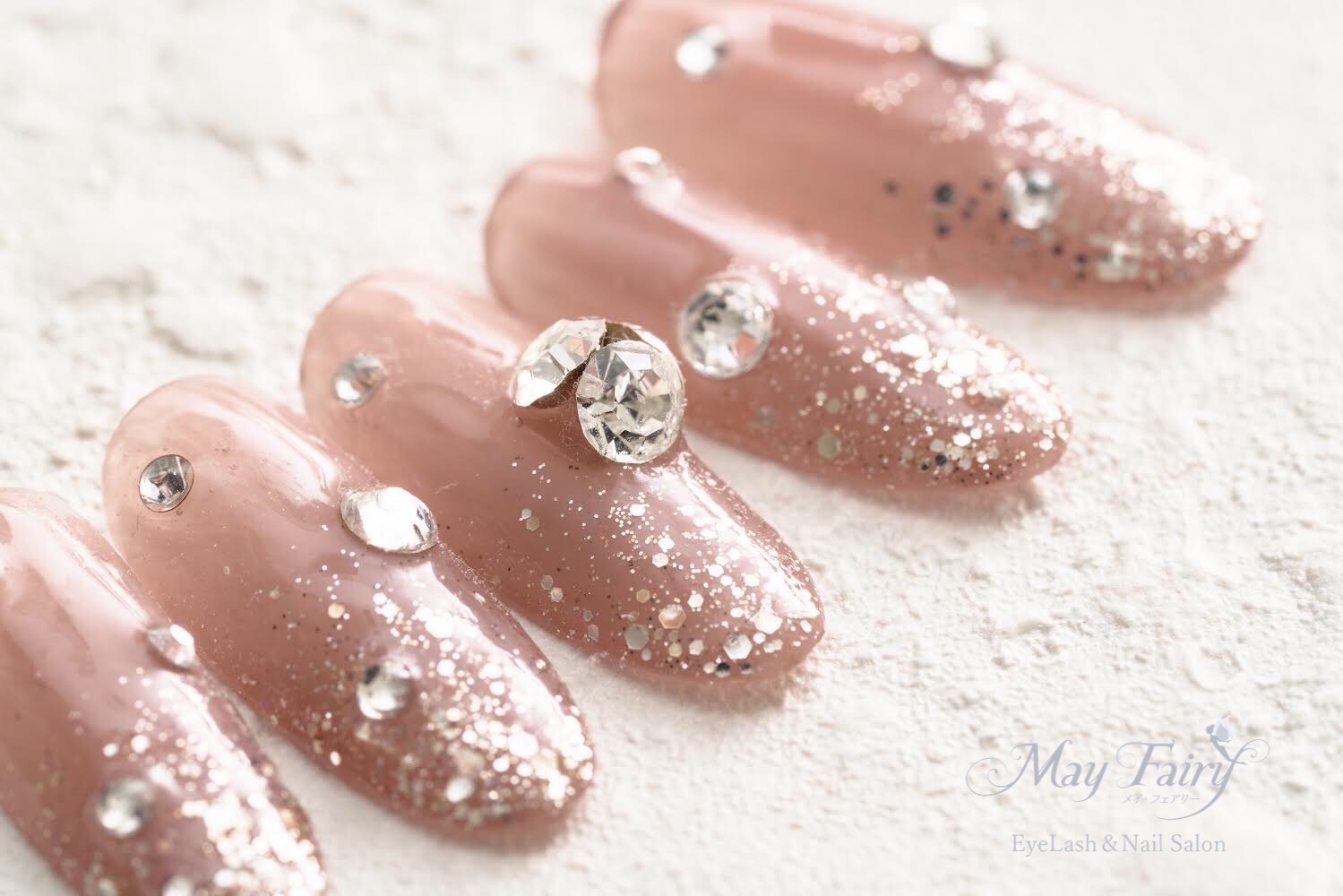 【銀座】≪ボーナスあり≫≪未経験歓迎≫≪指名料全額バック≫≪数多くのコンテストの受賞歴あり≫≪社会保険完備≫在籍スタッフのほとんどが未経験からのスタート！研修環境も整っており、不安なくデビューを目指すことができます。福利厚生も充実しているため安心して働ける環境です！「May Fairy（メイフェアリー）」からネイリスト（ネイル）の求人☆☆