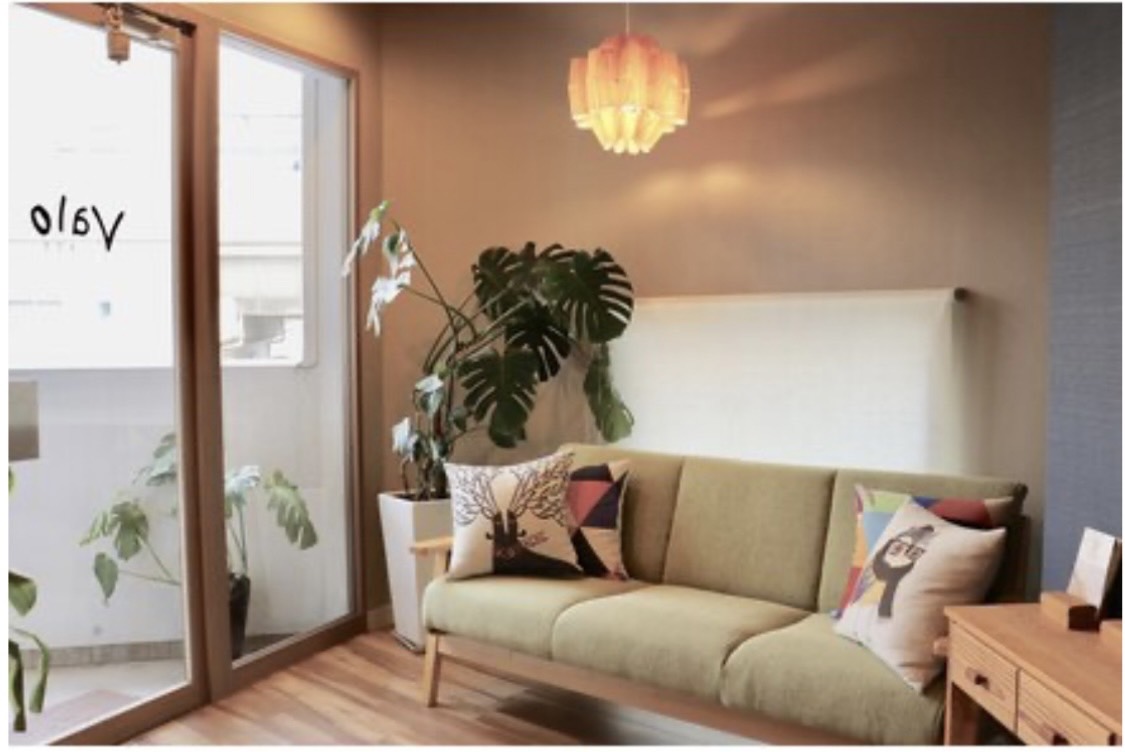 【岡町】≪月8,9日休み≫≪19時頃に退勤可能≫12000円以上の高単価!少人数制でお客様とじっくり関われるサロン。パートママさんも大歓迎で週4日、16時過ぎまでの勤務で月給20万円以上も可能です。無理せずゆったり働ける大人女性のプライベートサロン「Valo(ヴァロ)」からスタイリスト(美容師)の求人☆☆