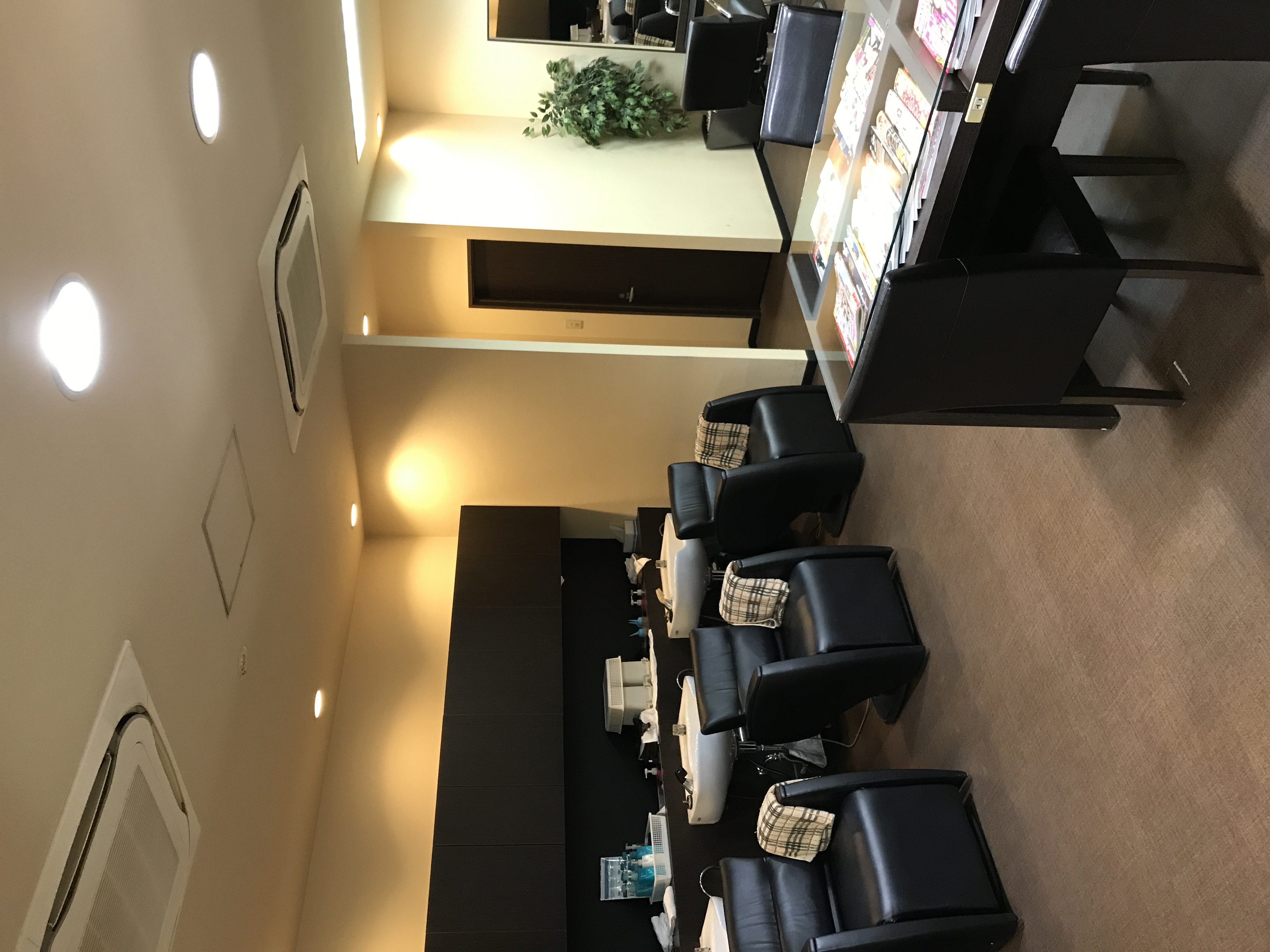 【北花田】≪月給30万円≫≪日給月給制も選択可能≫≪土日休みOK≫皆で目標を追うのでチームワークも抜群！頑張った分きちんと評価、稼げる体制が魅力！マンツーマンスタイルなのでひとりのお客様にしっかり関われますよ！「Atlantis 北花田店（アトランティス キタハナダテン）」からスタイリスト（美容師）の求人☆★