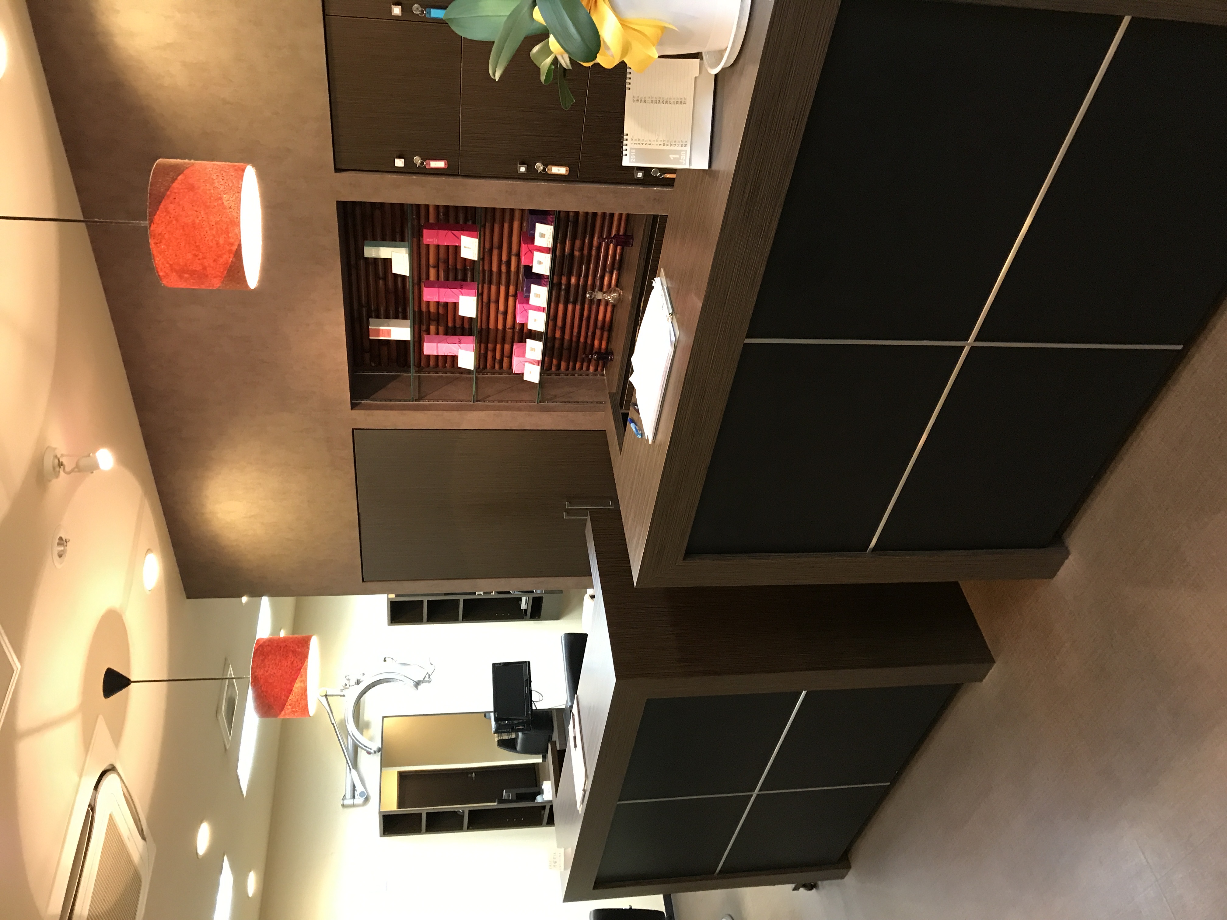 【北花田】≪月給30万円≫≪日給月給制も選択可能≫≪土日休みOK≫皆で目標を追うのでチームワークも抜群！頑張った分きちんと評価、稼げる体制が魅力！マンツーマンスタイルなのでひとりのお客様にしっかり関われますよ！「Atlantis 北花田店（アトランティス キタハナダテン）」からスタイリスト（美容師）の求人☆★