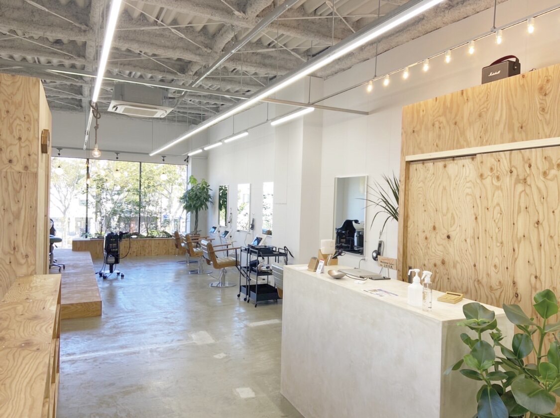 【JR和歌山駅】≪平均月給46万円以上の高い還元率≫≪完全週休2～3日制・土日休み何回でもOK≫≪社会保険完備≫≪実働8時間≫≪客単価15000円以上≫マンツーマン入客で、髪質改善が人気のサロン！顧客がいない方でも、安心の集客力！「SHIKI 和歌山店（シキワカヤマテン）」からスタイリスト（美容室）の求人☆★☆