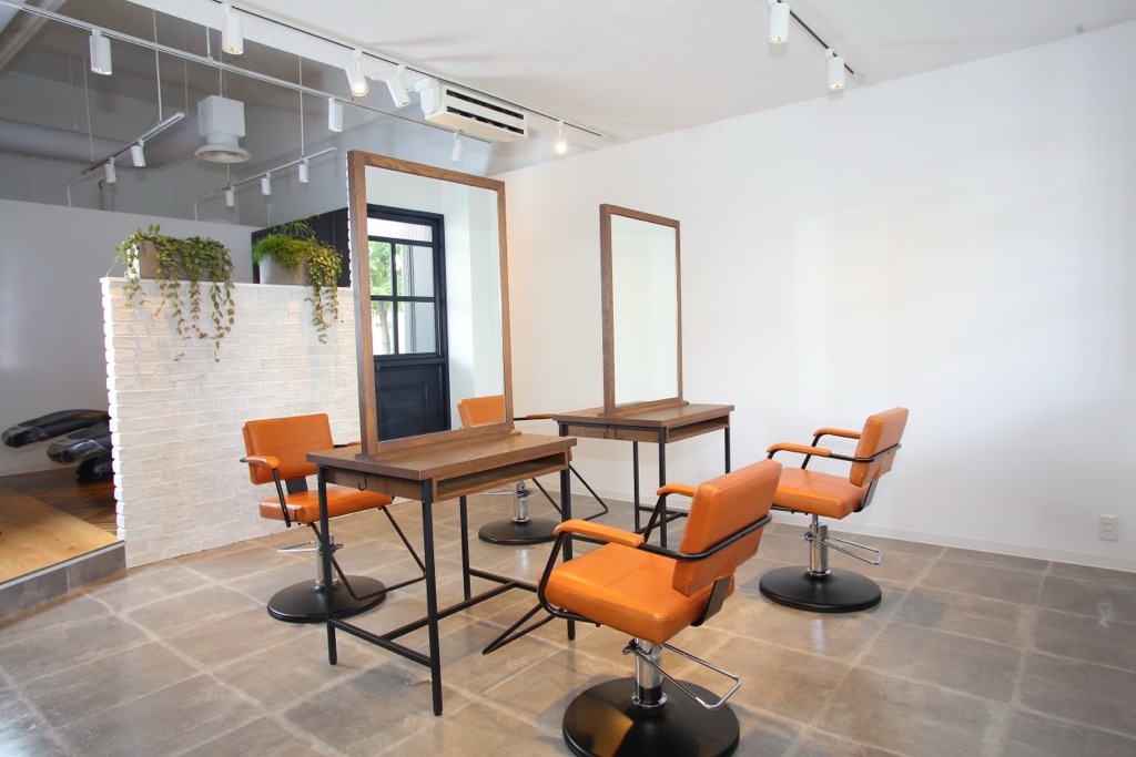 【植田】◆完全週休2日制・土日休みOK・遅くとも19時退勤・社会保険完備◆完全マンツーマンのスタイリストオンリーサロン！髪質改善メニューをウリに高単価でゆったりお客様と関われます。1日3名の入客しかせず、それでもしっかり稼げる「Aface（アフェイス）」からスタイリスト（美容師）の求人☆★