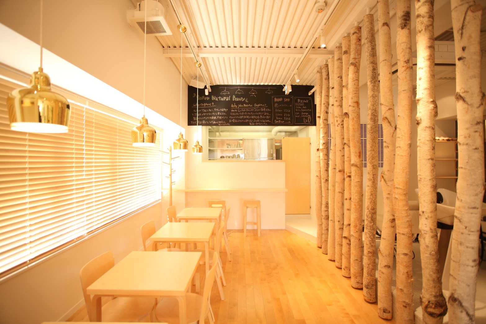 【川越駅】≪土日祝休みOK≫≪実働8時間≫≪最短2年でデビュー可能≫集客力、教育力、技術力を兼ね備えた人気サロン！キャリアを通して活躍できる環境です！「organic+eco 川越店（オーガニックエコカワゴエテン）」からアシスタント（美容師）の求人☆★