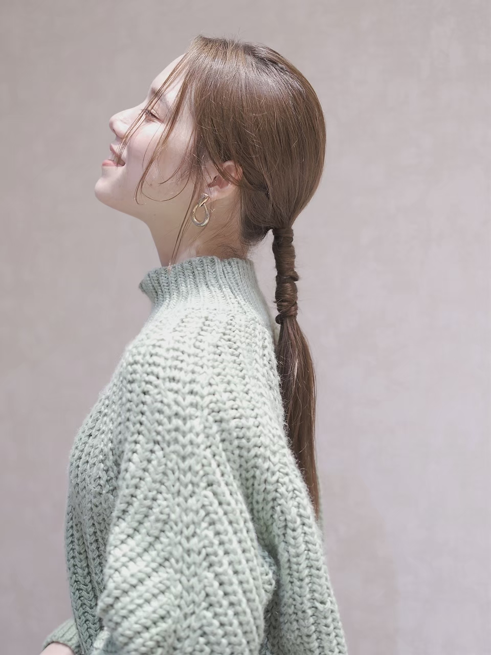 【国立】≪社会保険完備≫≪20時までに退勤可能≫≪早番遅番を選択可能≫≪月2回までの土日休み取得可能≫≪独立支援あり≫≪ママさんスタイリストさんの応募歓迎≫しっかり稼いで休みも取れるので仕事とプライベートのメリハリをつけやすい環境のサロンです。「olelo国立（オレロクニタチ）」からスタイリスト（美容師）の求人★☆