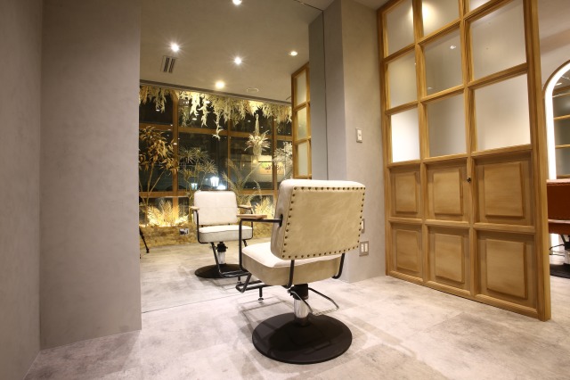 【国立】≪社会保険完備≫≪20時までに退勤可能≫≪早番遅番を選択可能≫≪月2回までの土日休み取得可能≫≪独立支援あり≫≪ママさんスタイリストさんの応募歓迎≫しっかり稼いで休みも取れるので仕事とプライベートのメリハリをつけやすい環境のサロンです。「olelo国立（オレロクニタチ）」からスタイリスト（美容師）の求人★☆