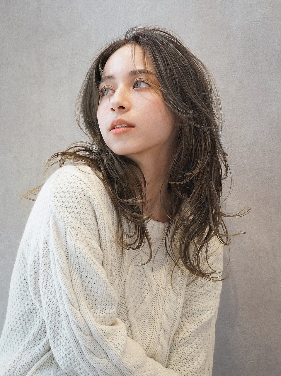 【国立】≪社会保険完備≫≪20時までに退勤可能≫≪早番遅番を選択可能≫≪月2回までの土日休み取得可能≫≪独立支援あり≫≪ママさんスタイリストさんの応募歓迎≫しっかり稼いで休みも取れるので仕事とプライベートのメリハリをつけやすい環境のサロンです。「olelo国立（オレロクニタチ）」からスタイリスト（美容師）の求人★☆