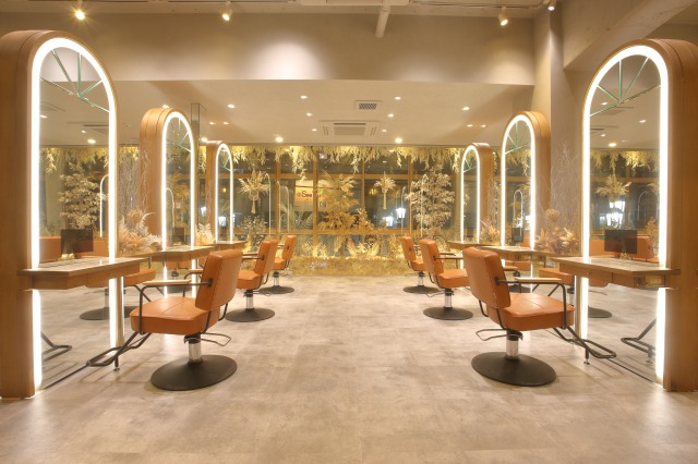 【国立】≪社会保険完備≫≪20時までに退勤可能≫≪早番遅番を選択可能≫≪月2回までの土日休み取得可能≫≪独立支援あり≫≪ママさんスタイリストさんの応募歓迎≫しっかり稼いで休みも取れるので仕事とプライベートのメリハリをつけやすい環境のサロンです。「olelo国立（オレロクニタチ）」からスタイリスト（美容師）の求人★☆