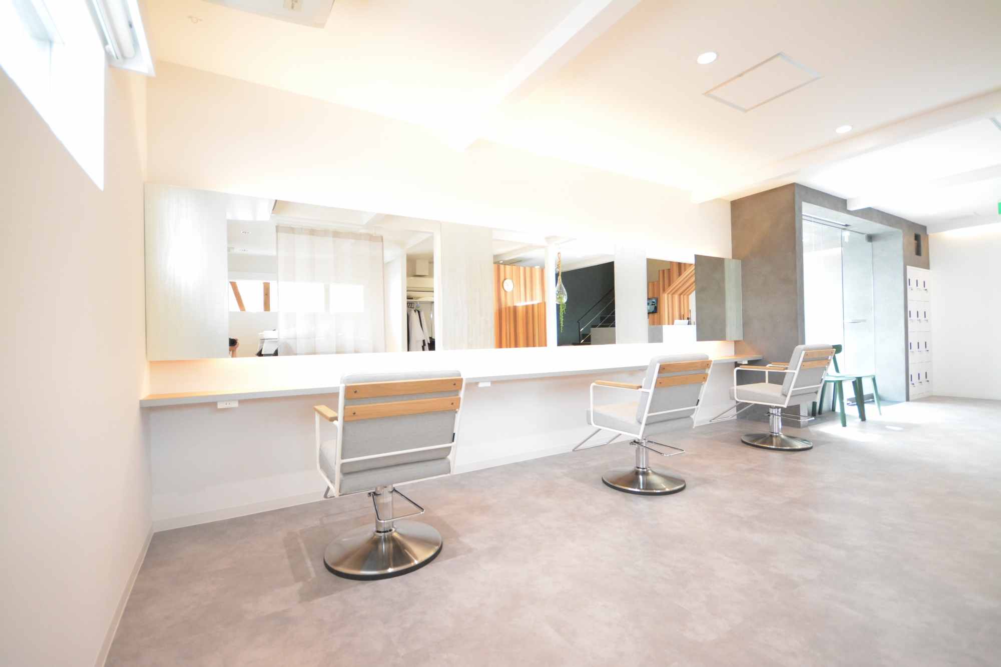 【上葛原】≪完全自由出勤・土日祝のお休みOK・マンツーマン接客・平均単価1万円・子育て中の美容師さん歓迎≫一人ひとりのお客様に向き合いながらお仕事ができる環境！集客好調で収入が安定しやすいヘアサロン「ARANGE（アレンジ）」からスタイリスト（美容師）の求人☆★