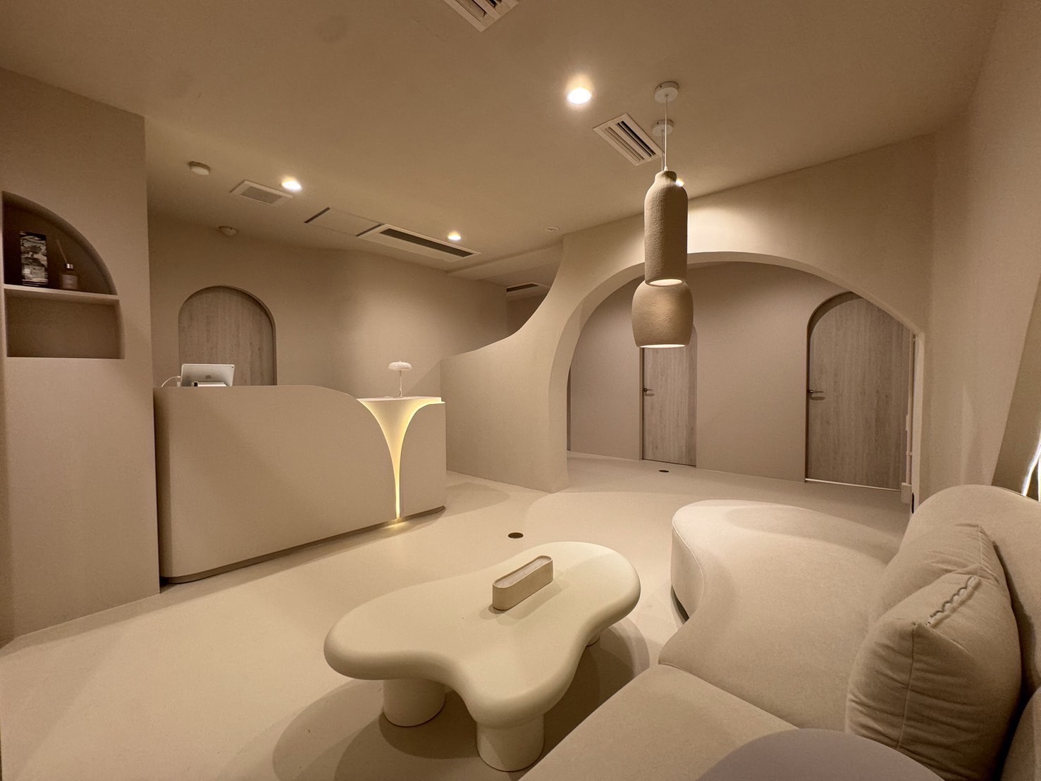 【麻布十番】≪完全週休2日制≫≪土日祝休みOK≫≪マンツーマン接客≫≪社会保険完備≫完全個室のおしゃれサロン！正社員でも自由にシフトを組むことができるため、プライベートも大切にしながら働くことができます。「THLEE（スリー）」よりアイリスト（まつげエクステ・まつげパーマ・アイブロウ）の求人☆★☆