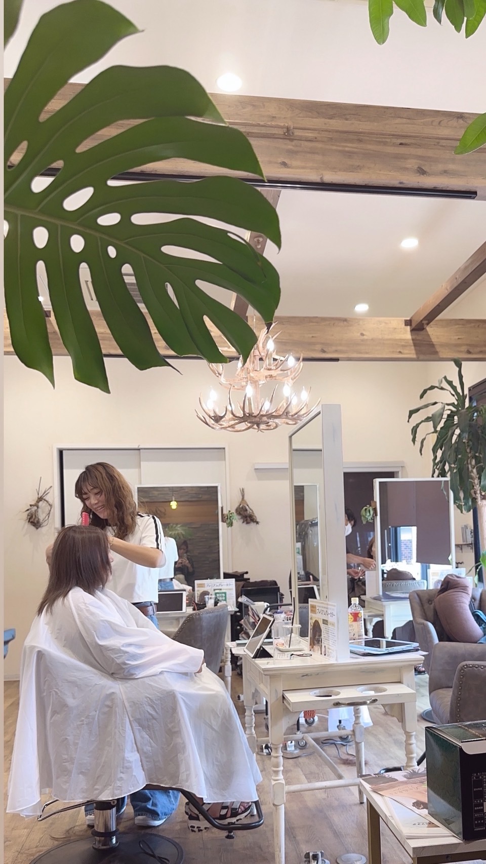 【西鉄柳川駅】≪日曜定休あり・月8日休み・賞与は年3回支給・社会保険完備・実働8時間・ヘアスタイルは自由≫プライベートとお仕事を両立したい方は必見！お客様と長くお付き合いすることができるトータルビューティーサロン「DD form 柳川（ディーディーフォルムヤナガワ）」からスタイリスト（美容師）の求人☆☆