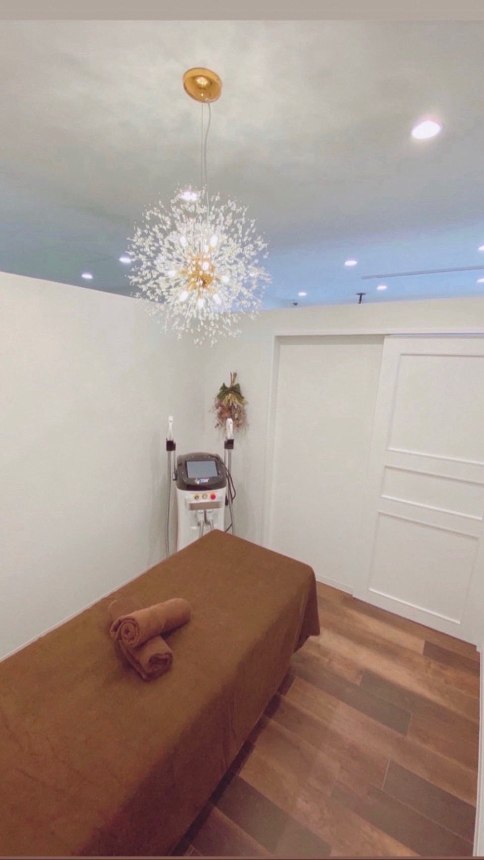 【西鉄柳川駅】≪日曜定休あり・月8日休み・社会保険完備・営業時間は18時まで・実働8時間・制服あり・ヘアスタイルは自由≫プライベートとお仕事を両立したい方は必見！お客様と長くお付き合いすることができるトータルビューティーサロン「eternity 柳川（エタニティヤナガワ）」からアイリスト（まつげエクステ・まつげパーマ・アイブロウ）の求人☆☆