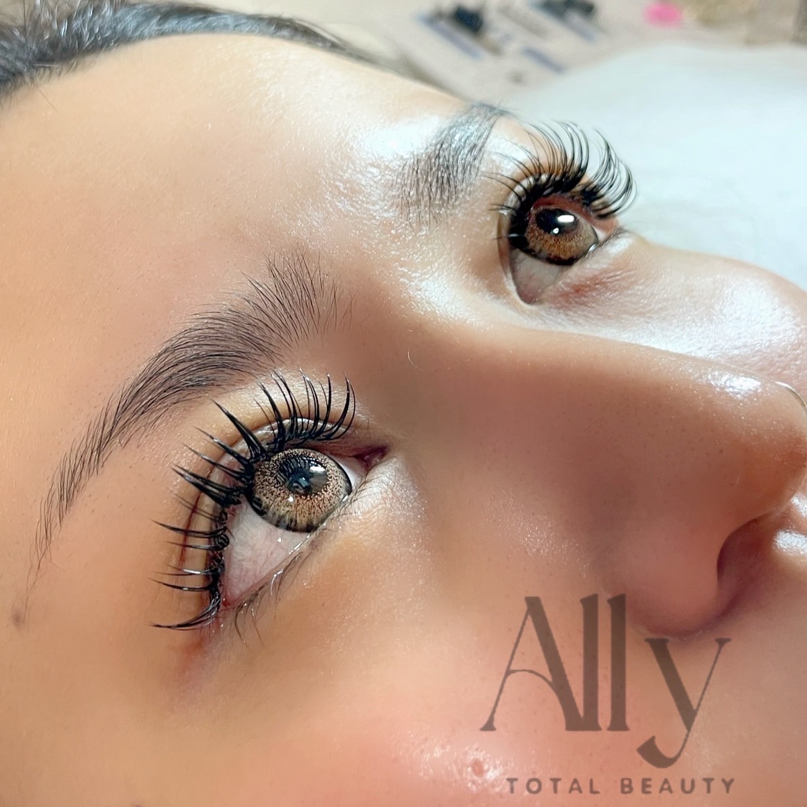 【明石駅】≪週3日、1日5時間～OK≫≪日曜休みOK≫≪16時までの勤務OK≫完全個室のプライベートサロン！自由度の高いシフトで働きやすい環境です！「ido.ally（アイドュードットアリー）」からアイリスト（まつげエクステ・まつげパーマ・アイブロウ）の求人☆☆