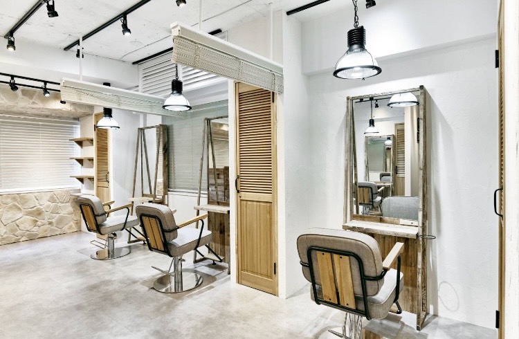 【国分寺駅】≪実働8時間≫≪土日祝休みOK≫ライフワークバランスを大切にしている人気サロン！仕事もプライベートも充実できます！「PLATANUS 国分寺北口店（プラタナスコクブンジキタグチテン ）」からスタイリスト（美容師）の求人☆★