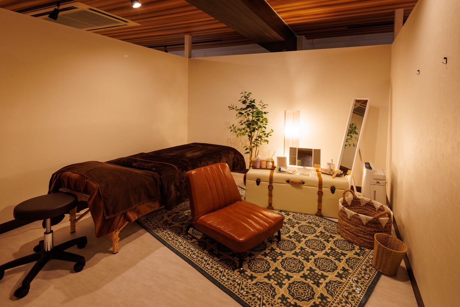 【銀座】顔面麻痺のリハビリ方法を参考に生まれた独自の技術！！≪社会保険完備≫≪年間休日112日≫≪有給休暇あり≫FC展開多数！手厚い独立支援でキャリアアップが目指せる！「頭蓋骨小顔矯正サロン gracefiore銀座店（ズガイコツコガオキョウセイサロングレースフィオーレギンザ）」からエステティシャンの求人☆★☆