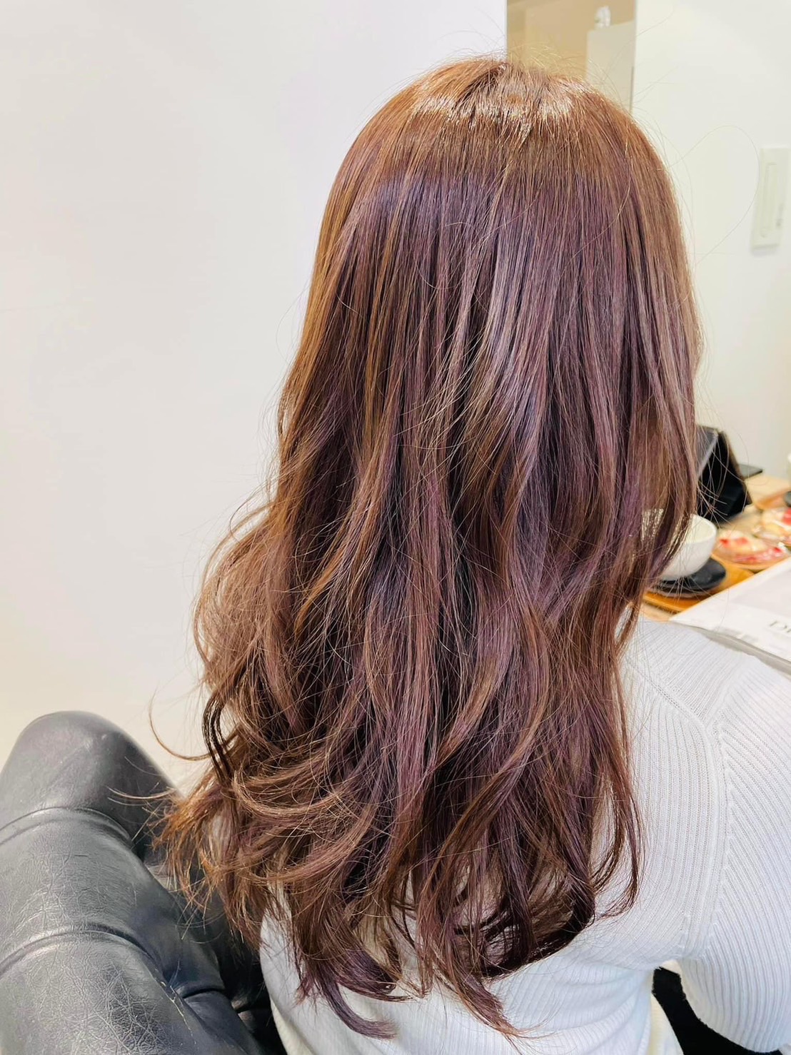 【恵比寿】≪社会保険完備≫≪完全週休2日制≫≪客単価10000円以上≫≪残業なし≫≪ミーティングは月1回のみ≫こだわりのある上質なカット、カラーが人気のサロン!意見を出し合いサロンづくりができる環境です!「PARADISO(パラディッソ)」からスタイリスト(美容師)の求人★☆