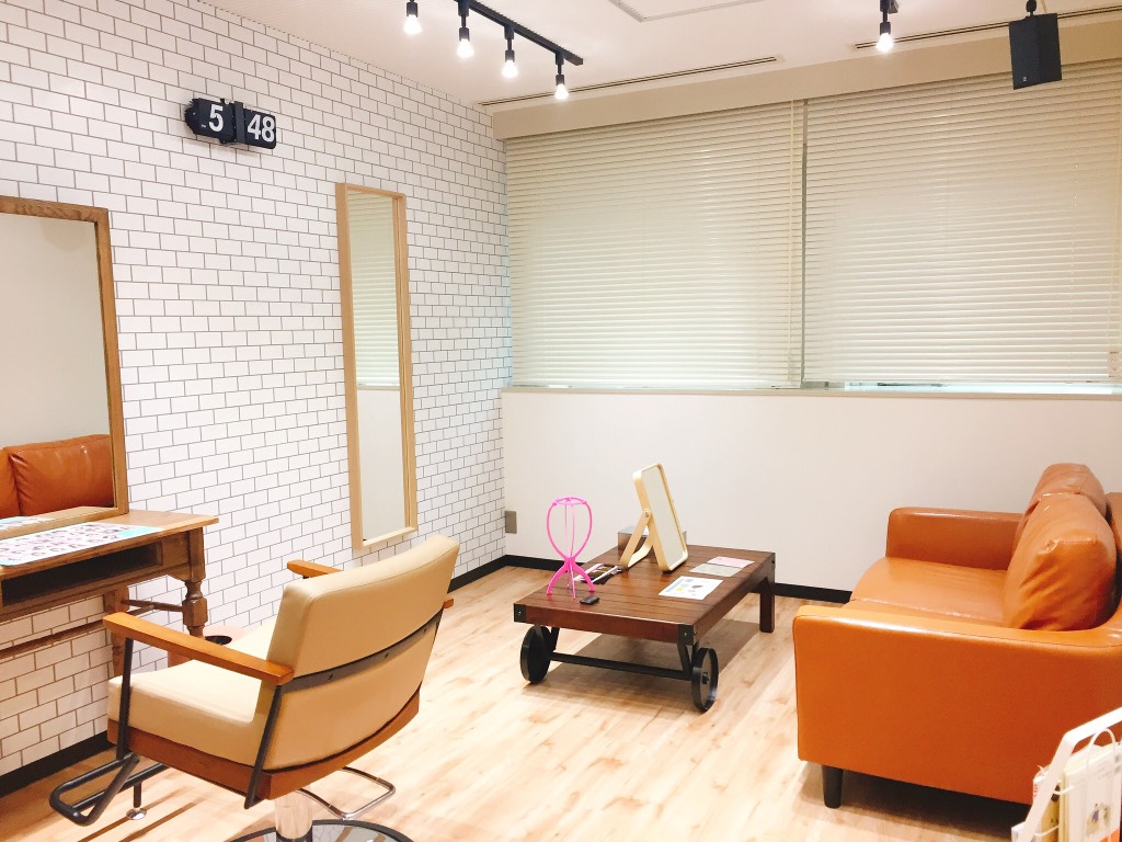 【長堀橋】≪年間休日124日≫≪完全週休2日制・日曜日、祝日休み≫≪実働8時間≫福利厚生が整い、好条件で働ける体制です！医療やファッションなど幅広く対応する完全個室のウィッグ専門サロン！「LINEASTORIA 大阪サロン（リネアストリアオオサカサロン）」からスタイリスト（美容師）の求人☆☆