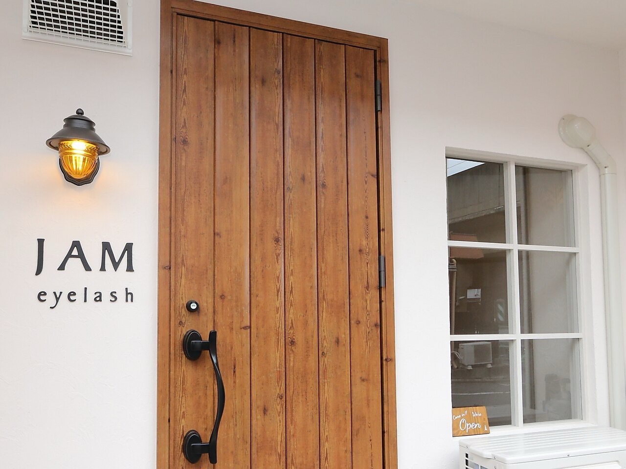 【忍ヶ丘】≪自由出勤≫≪日曜休みOK！≫≪髪色ネイル自由≫≪ブランクがある方でも大歓迎≫スタッフ同士仲良し！接客重視の半個室サロン「JAM eyelash 四條畷店（ジャムアイラッシュシジョウナワテテン）」からアイリスト（まつげエクステ・まつげパーマ・アイブロウ）の求人☆☆