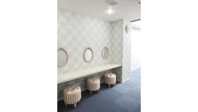 【枚方市駅】≪自由出勤≫≪日曜休みOK！≫≪髪色ネイル自由≫≪ブランクがある方でも大歓迎≫スタッフ同士仲良し！接客重視の半個室サロン「JAM eyelash（ジャムアイラッシュ）」からアイリスト（まつげエクステ・まつげパーマ・アイブロウ）の求人☆☆