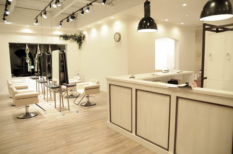 【和泉中央】≪月給20万円以上≫≪18時営業終了≫≪日曜日休み&3連休&有給休暇あり≫≪社会保険完備≫リラックス&リゾートをコンセプトにしたトータルビューティーサロン！！美容師としての成長はもちろん、長く働いていける環境があります！「LORAN by mahae（ロランバイマフェ）」からアシスタント（美容師）の求人☆★☆