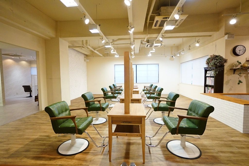 【光明池】 ≪月給20万円以上≫≪18時営業終了≫≪日曜日休み&3連休&有給休暇あり≫≪社会保険完備≫≪住宅手当あり≫スタッフ全員が安心して働ける体制を整えています!教育も充実した注目のヘアサロン!!「mahae 本店(マフェホンテン)からアシスタント(美容師)の求人☆★☆