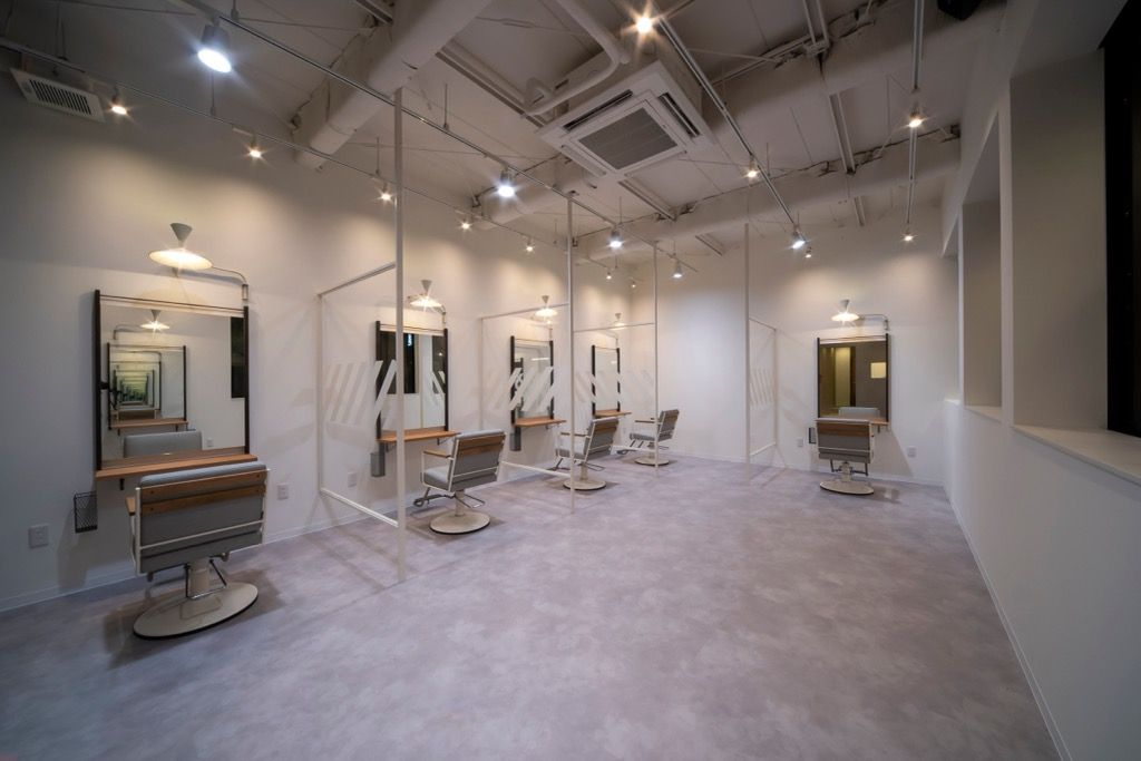 【和泉府中】 ≪月給20万円以上≫≪18時営業終了≫≪日曜日休み&3連休&有給休暇あり≫≪社会保険完備≫≪住宅手当あり≫好条件で美容師として長く働ける環境！教育も充実した注目のヘアサロン！「AILERON by mahae（エルロンバイマフェ）」からアシスタント（美容師）の求人☆★☆