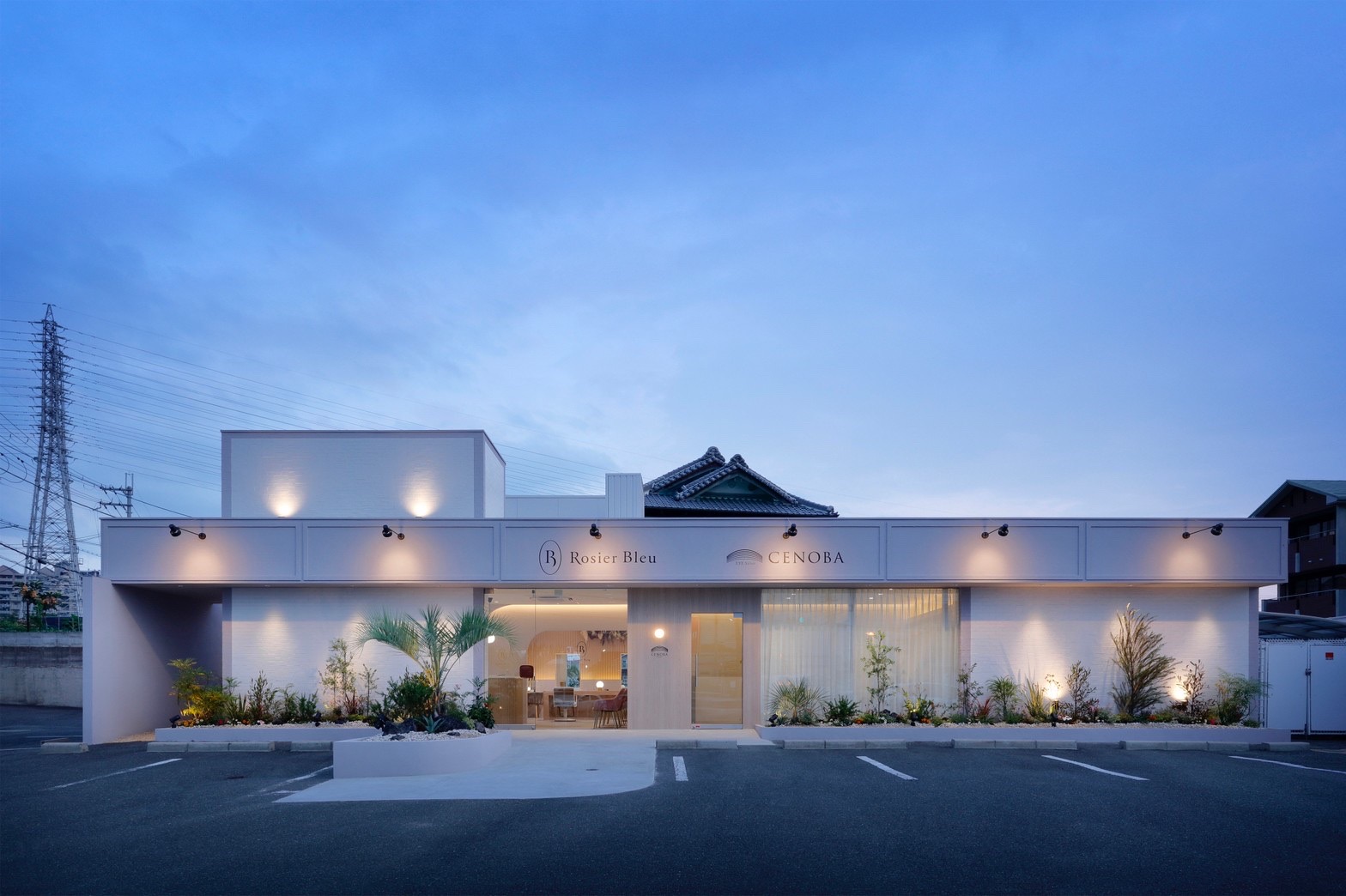 【和泉中央】≪月給20万円以上≫≪18時営業終了≫≪日曜日休み&3連休&有給休暇あり≫≪社会保険完備≫まつ毛パーマ&アイブロウを併設するオシャレなヘアサロン!充実した教育体制が整いトップスタイリストを目指せます!「Rosier Bleu(ロジェブルー)」からアシスタント(美容師)の求人☆★☆