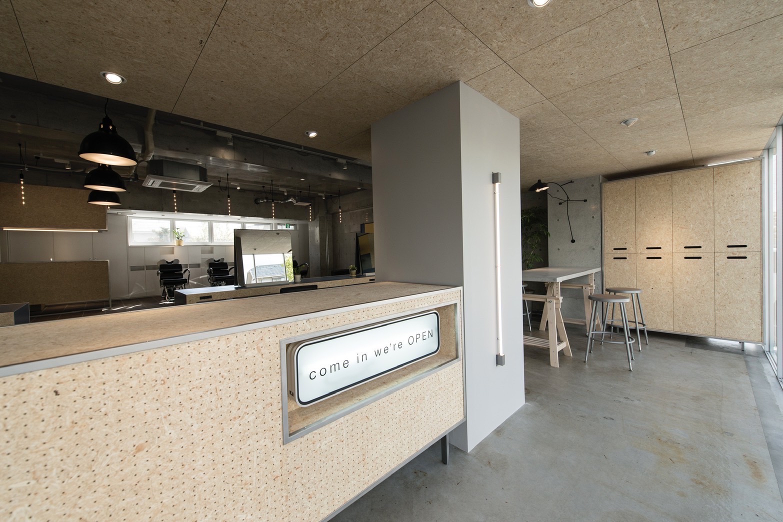 【佐賀駅】≪完全週休2日制≫≪営業時間18時まで≫≪社会保険完備≫最短1年半でデビュー可能！デザイン性のあるハイクオリティなスタイルを提供しているサロン「keshiki （ケシキ）」からアシスタント（美容師）の求人☆★