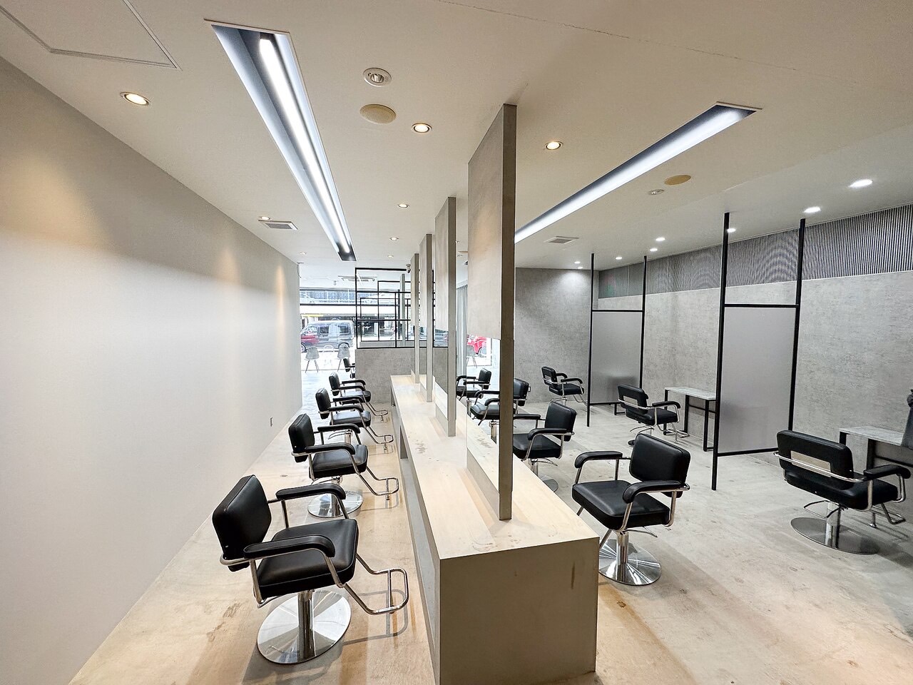 【野町】≪社会保険完備≫≪産休育休実績あり≫≪柔軟な働き方の相談可能≫≪レベルに合わせた入客体制≫≪新卒生最短1年デビュー≫≪営業中レッスン可能≫スタッフさんが働きやすい好条件を揃えた環境で、美容師として長く勤務できるサロンです。「moodtatemachi（ムードタテマチ）」からアシスタントの求人★☆