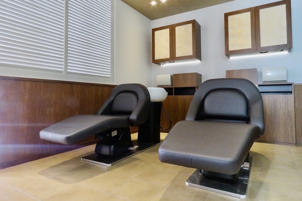 【宇都宮駅】≪社会保険完備≫≪完全週休2日制≫≪完全マンツーマン接客≫≪残業なし≫平均単価は12000円！ママさんの応募も歓迎！髪や体に優しいオーガニック薬剤にこだわったスタイリストオンリーサロン「nalu 宇都宮店（ナル ウツノミヤテン）」からスタイリスト（美容師）の求人★☆