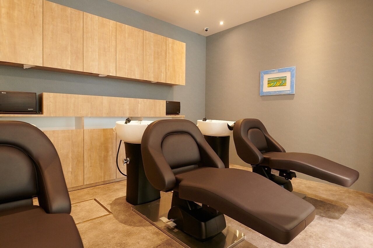 【荻窪】≪社会保険完備≫≪完全週休2日制≫≪完全マンツーマン接客≫≪残業なし≫平均単価は12000円！ママさんの応募も歓迎！髪や体に優しいオーガニック薬剤にこだわったスタイリストオンリーサロン「nalu 荻窪西口 白山神社参道通り店（ナルオギクボニシグチハクサンジンジャサンドウドオリテン）」からスタイリスト（美容師）の求人★☆