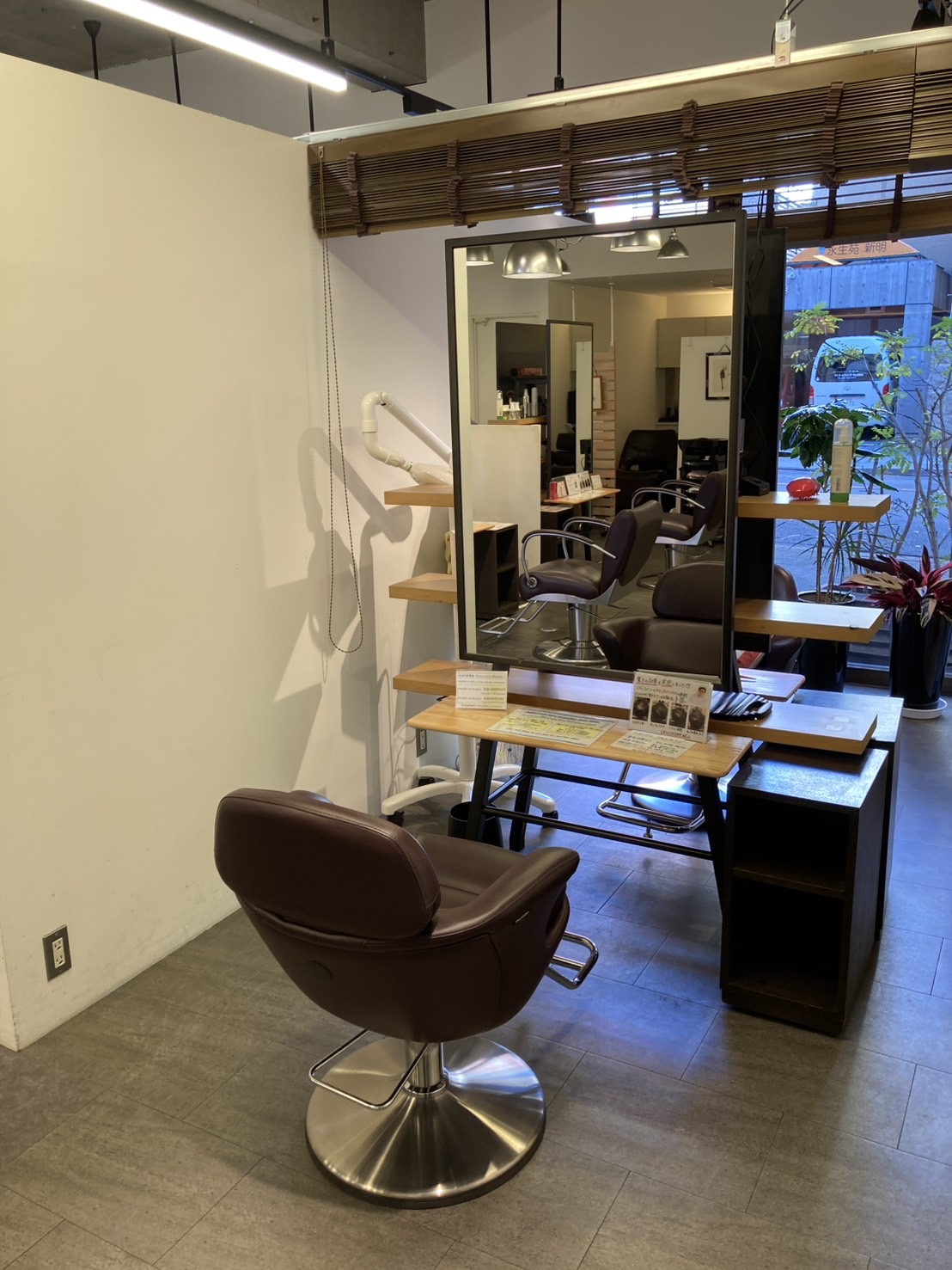 【国際センター】≪完全週休2日制≫≪賞与あり≫≪営業中レッスン可能≫≪ノルマ無し≫≪手袋着用可能≫ロンドンで技術を学んだオーナーの下で働きながらしっかりと技術を習得できるため、安心してスタイリストデビューすることが可能です。「CockneyHair&Beauty(コックニーヘアーアンドビューティー)」からアシスタント(美容師)の求人★☆