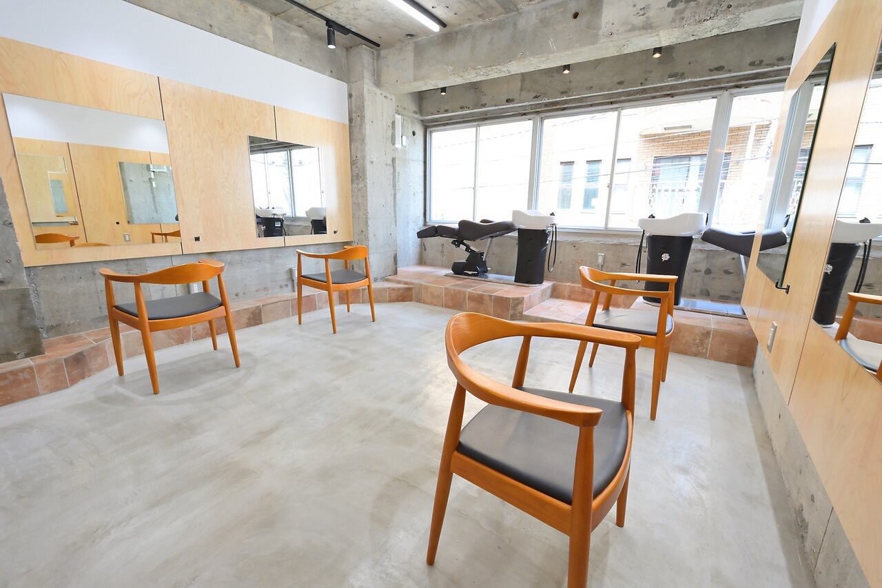 【吉祥寺】≪マンツーマン接客≫≪単価11000円以上≫≪カットカラー2時間枠≫新規の集客も抜群！自分のペースで働ける地域密着型の実力派サロン！独立のサポートもあり、一緒に夢を叶えられる環境です！「LiLi 吉祥寺」からスタイリスト（美容師）の求人☆★