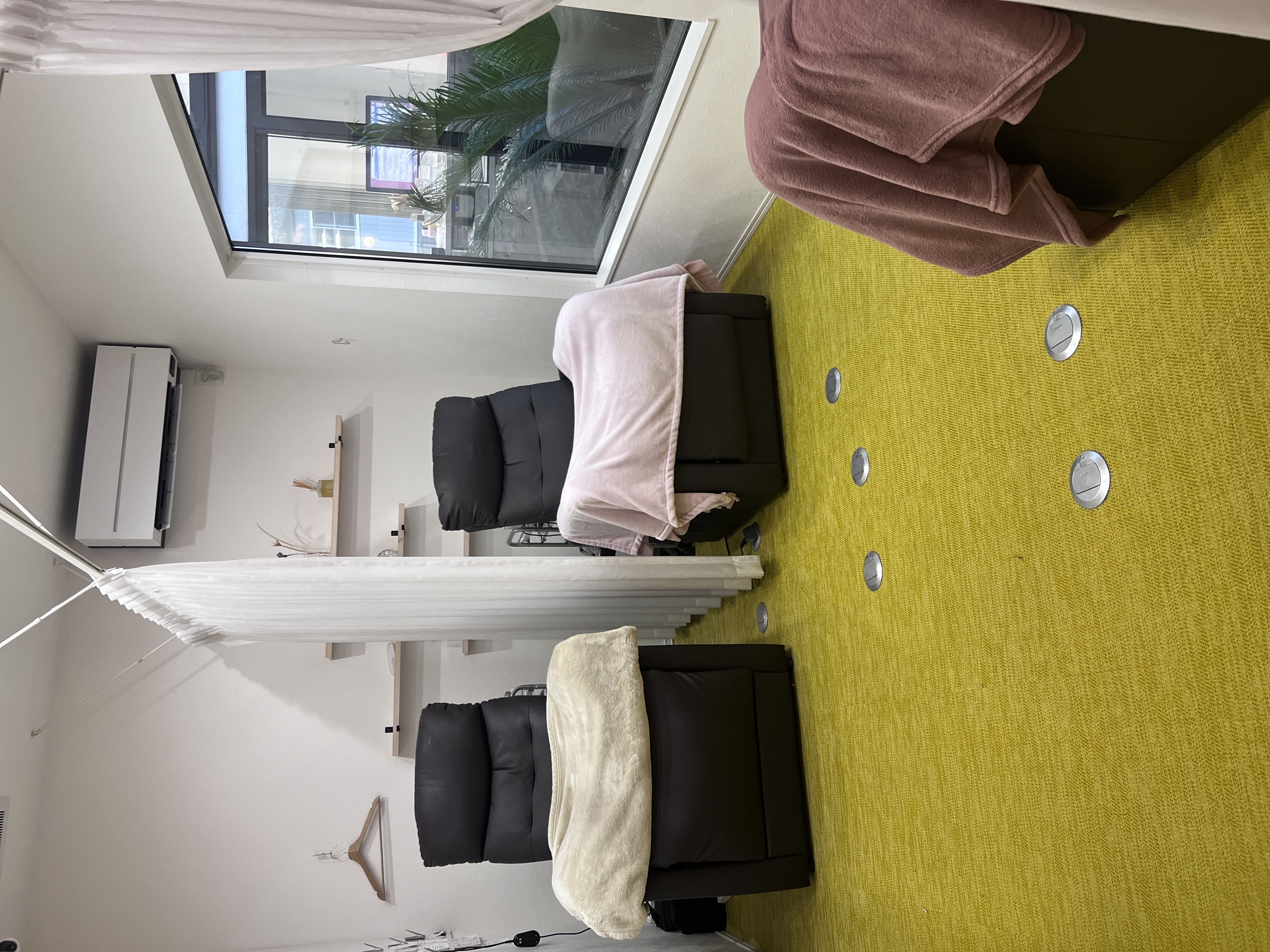 【野々市駅】≪社会保険完備≫≪独立支援あり≫≪パート・アルバイトの方も有給あり≫≪柔軟な働き方の選択可能≫≪業務委託の方は保証給の相談可能≫どんな雇用形態でもスタッフさん1人1人が働きやすい環境です。「K・O・S beauty（ケーオーエスビューティー）」からアイリスト（まつげエクステ・まつげパーマ・アイブロウ）の求人★☆