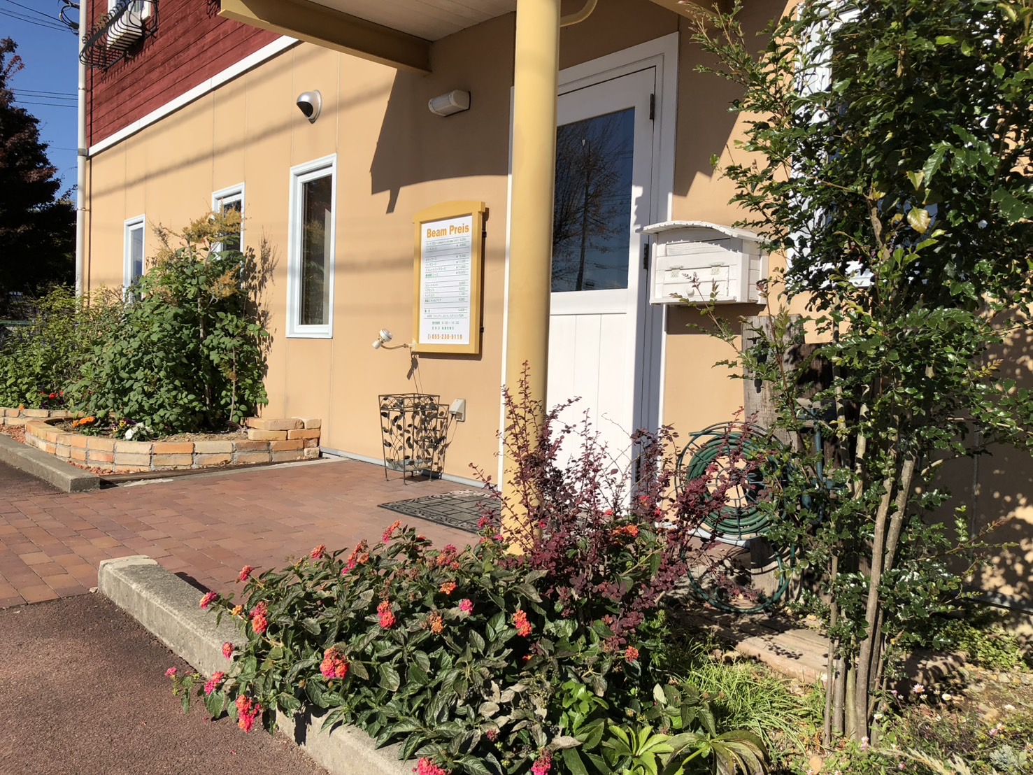 【竜王】≪社会保険完備≫≪産休育休実績あり≫≪ノルマなし≫≪休日出勤なし≫≪20時までに退勤可能≫年齢を重ねてもプレイヤーとして勤務できるような、スタッフのことを想った働きやすい環境です。「Beauty salon etto（ビューティーサロンエット）」からアイリスト（まつげエクステ・まつげパーマ・アイブロウ）の求人★☆