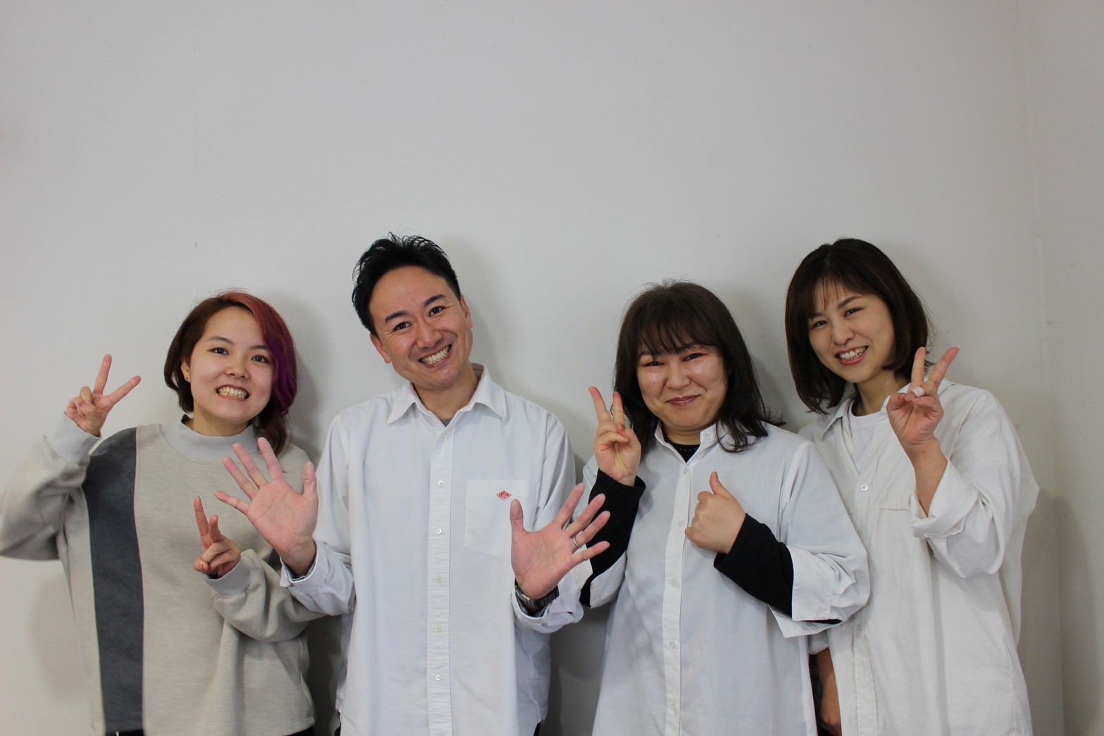 【摂津富田】≪日曜日定休あり≫≪ウィッグ代支給あり≫≪髪質改善≫≪社会保険完備≫≪夏季冬季休暇あり≫≪賞与あり≫17時30分が最終受付の為退勤時間が遅くなることもありません！30,40代など落ち着いた客層から支持を得る「BEE´Z NEU（ビーズノイ）」からアシスタント（美容師）の求人☆★