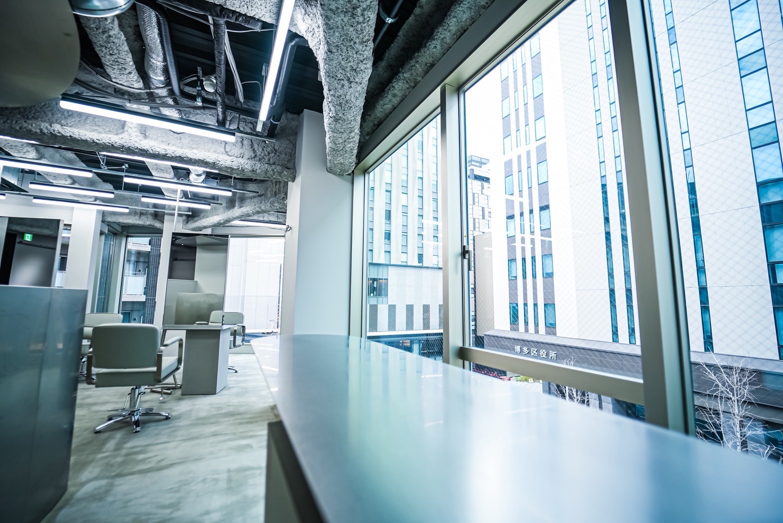 【博多】≪社会保険完備≫≪土日休みOK≫≪独立支援制度あり≫≪実働8時間≫お仕事とプライベートを両立したい方にオススメ！再現性ともちがいいカットが得意なメンズサロン「Men's salon SEPT. 博多店（メンズサロンセプトハカタテン）」からスタイリスト（美容師）の求人★☆