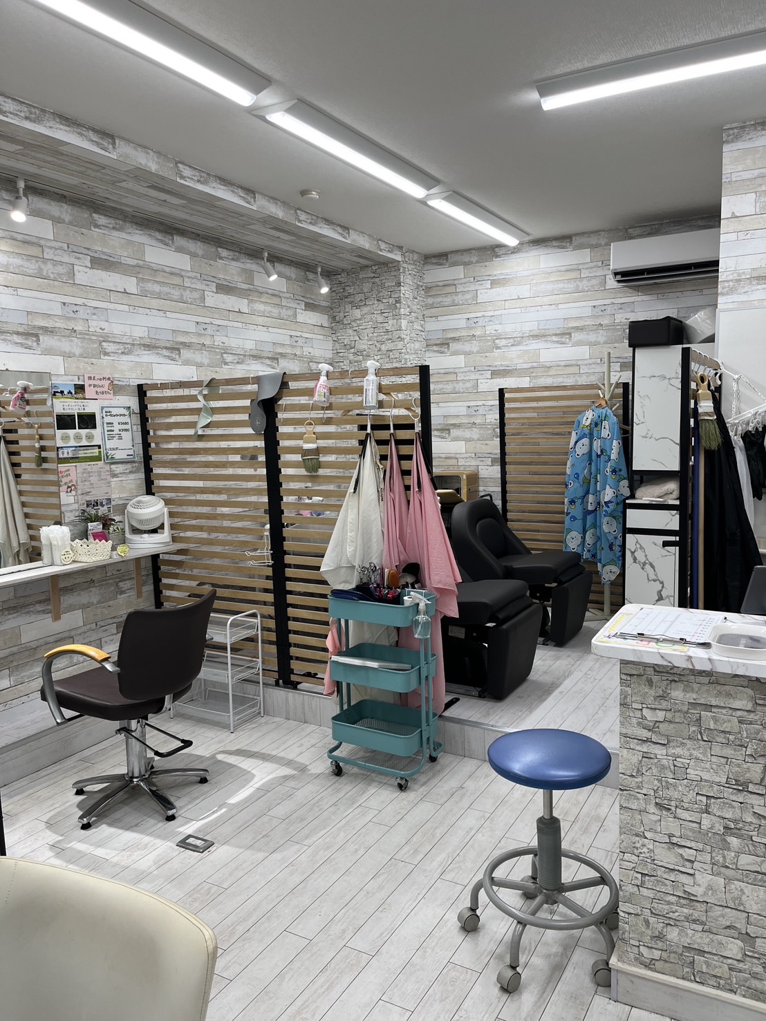 【昭和町】ヘアカット&カラー専門店◆社会保険完備◆働き方柔軟に対応可能◆ママさんやブランクがある方歓迎◆アシスタント専任OK◆地域のお客様に愛されるサロン!あなたのプライベートに合わせた働き方が可能です!「J-cut 昭和町店(ジェイカットショウワチョウテン)」からアシスタント(美容師)の求人☆★