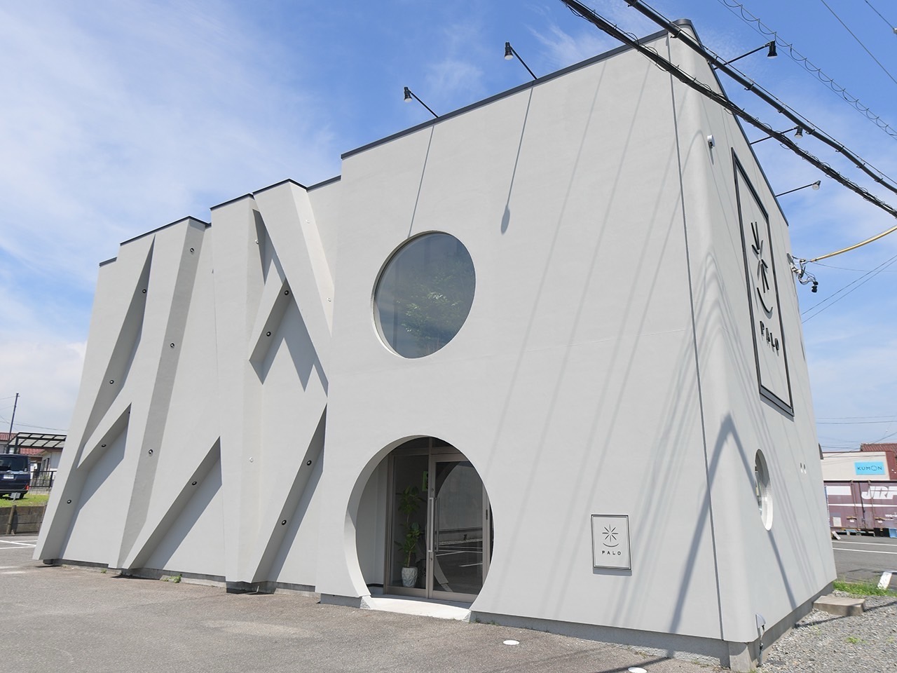 【近鉄四日市駅】◆社会保険完備・完全週休2日制・月1回日曜休みOK・産休育休制度あり◆ハイトーンカラーを得意とするトレンドサロン！講師も務める実力派オーナーが手掛けるスタイリッシュサロンです！「PALO（パロ）」からアシスタント（美容師）の求人★☆