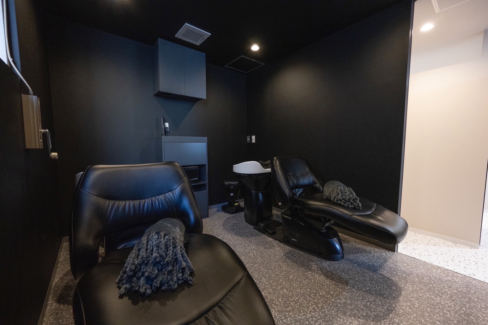 【千葉中央】≪選べる雇用形態≫≪店販手当あり≫≪社会保険完備≫≪マンツーマン接客≫髪質改善やナチュラルなスタイルに定評のあるオシャレサロン！施術時間が長く、時間をかけて丁寧な施術をしたい方にピッタリのサロンです。「cher 千葉（シェールチバ）」からスタイリスト（美容師）の求人★☆★