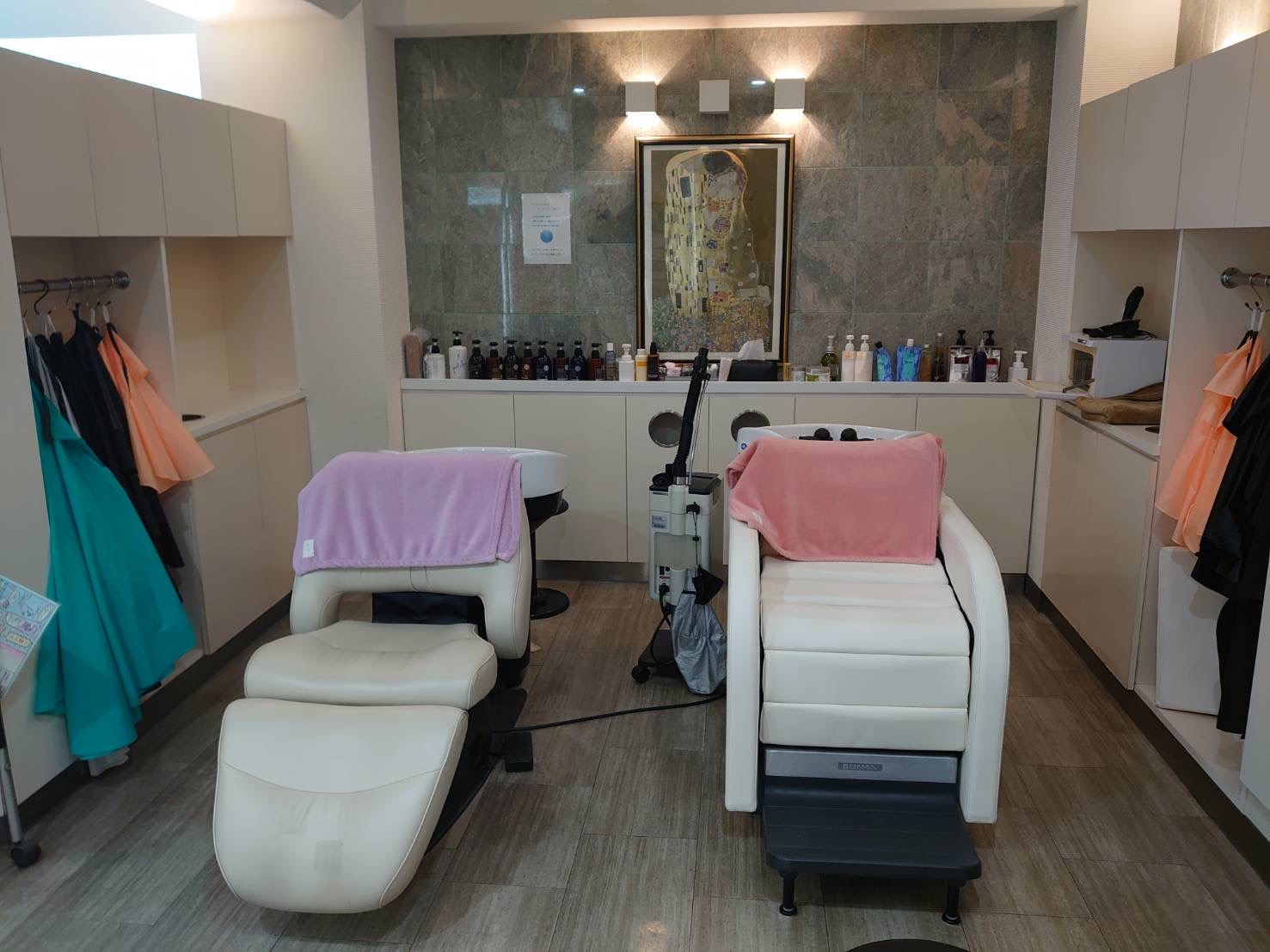 【鳳】≪店長候補大歓迎≫≪指名55％／フリー50％還元≫≪正社員希望の方は社会保険完備≫≪マンツーマン≫正社員と委託の働き方をライフプランに合わせて選べる！オーガニックな薬剤が豊富なサロン！「Natural Hair Salon Laulea （ナチュラルヘアサロンラウレア）」からスタイリスト（美容師）の求人☆★