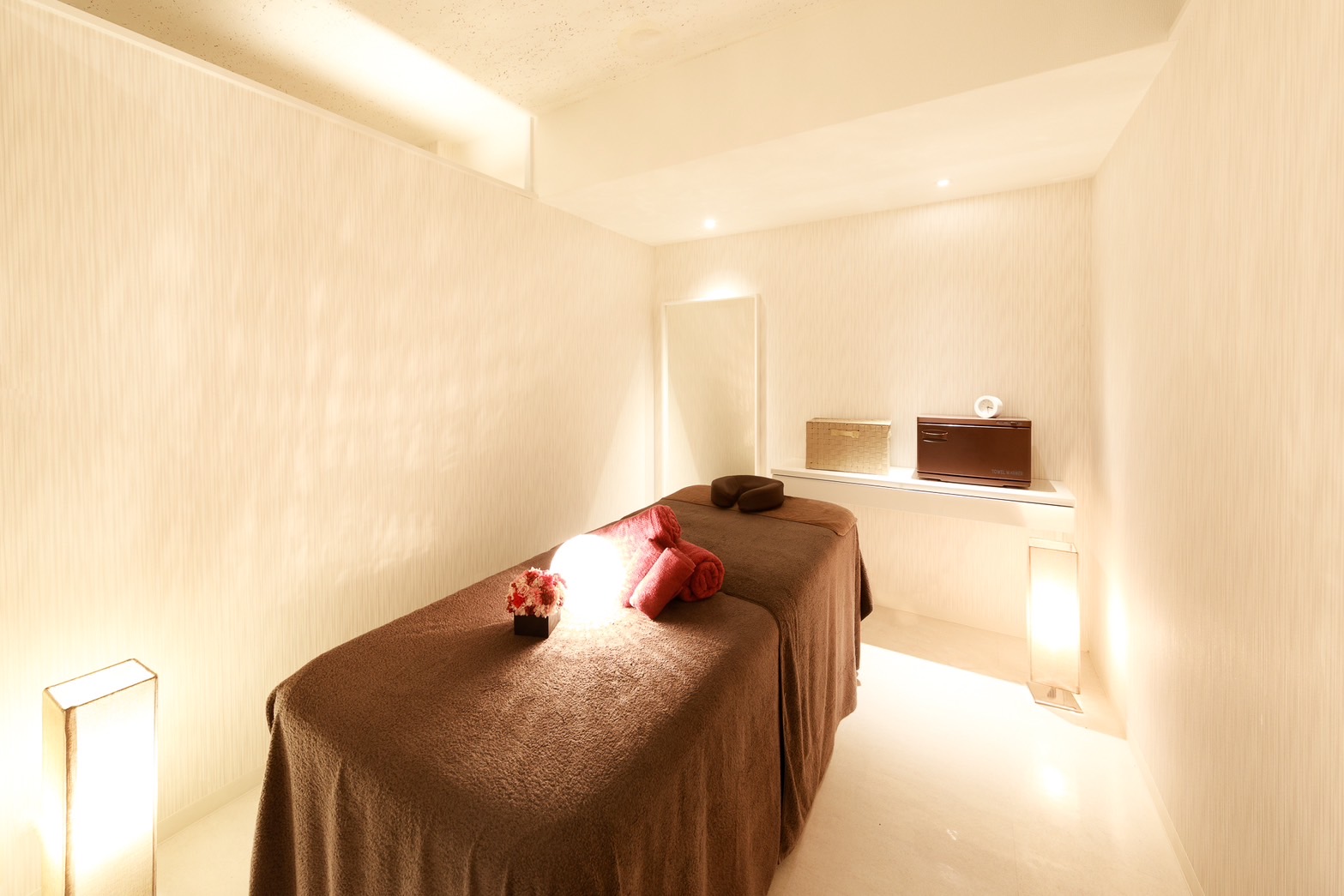 【上野】≪ノルマなし≫≪完全週休2日≫≪土日休みOK≫≪予約次第では19時半退勤≫マシン中心のため未経験からでも習得しやすい！また平日のみ週2日などのパート勤務なども大歓迎です！フェイシャルからボディまでトータルエステを取り扱うサロン「Lea 上野御徒町店（レア ウエノオカチマチテン）」からエステティシャンの求人☆☆