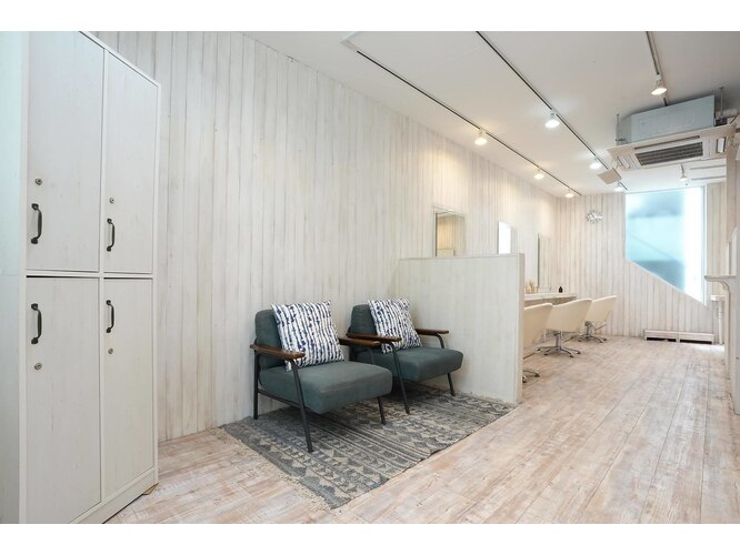 【代官山】≪完全週休2日制≫≪実働8時間≫≪充実した休暇制度≫≪最短1年でスタイリストデビュー≫パーマや髪質改善のメニューが人気のおしゃれサロン！技術力が高く、スキルアップを目指していきたい方にもピッタリです！「Gran 代官山（グランダイカンヤマ）」からアシスタント（美容師）の求人☆☆