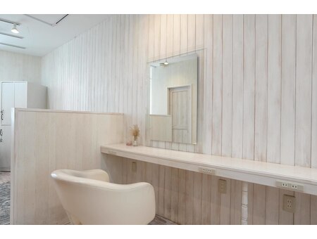 【代官山】≪完全週休2日制≫≪実働8時間≫≪充実した休暇制度≫≪最短1年でスタイリストデビュー≫パーマや髪質改善のメニューが人気のおしゃれサロン！技術力が高く、スキルアップを目指していきたい方にもピッタリです！「Gran 代官山（グランダイカンヤマ）」からアシスタント（美容師）の求人☆☆