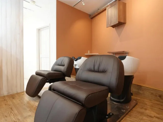 【代官山】≪完全週休2日制≫≪実働8時間≫≪充実した休暇制度≫≪最短1年でスタイリストデビュー≫パーマや髪質改善のメニューが人気のおしゃれサロン！技術力が高く、スキルアップを目指していきたい方にもピッタリです！「Gran 代官山（グランダイカンヤマ）」からアシスタント（美容師）の求人☆☆