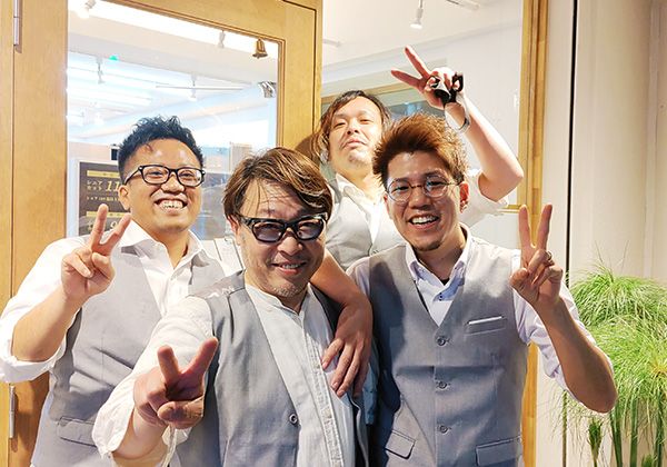 【阪神御影】≪技術者・日当13200円保証≫≪早くて19時、遅くて20時に退勤≫≪月20〜25日出勤の選択制≫≪社保あり正社員と業務委託あり≫キャリアアップしたいひと、技術に集中したいひと、どちらも活躍できるサロン！退勤時間も早いので、プライベートも充実できますよ！「日本理容 御影店（ニホンリヨウミカゲテン）」から理容師（理容室）の求人★☆