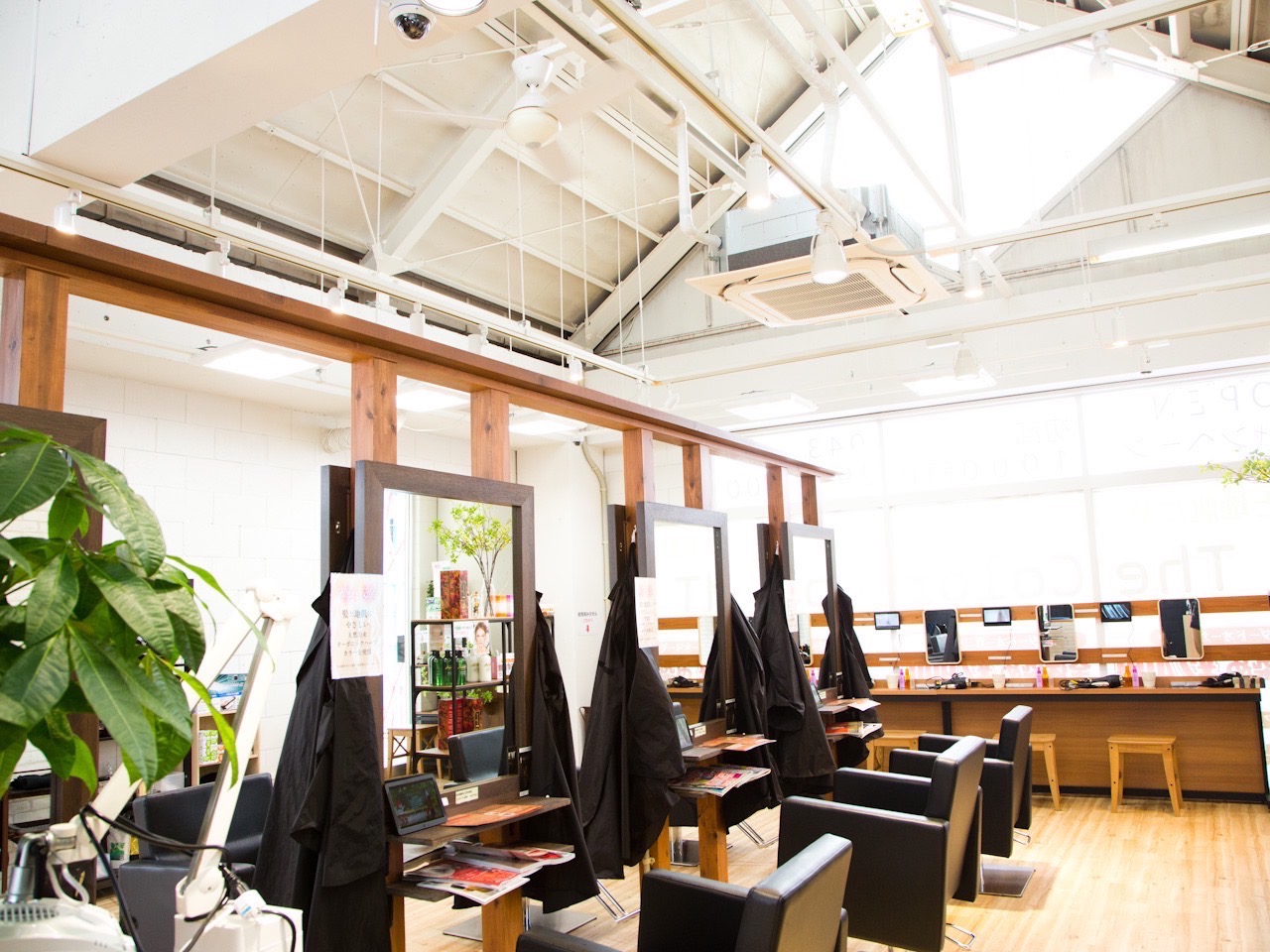 【土気】≪完全週休2日制≫≪賞与あり≫≪土日祝休みOK≫≪社会保険完備≫≪産休育休実績あり≫オーガニックカラーに特化したカラー専門店！お休みも取りやすく、プライベートも大切にできる環境が整っています！「The Color あすみが丘（ザ カラーアスミガオカ）」からカラーリスト（美容師）の求人☆☆