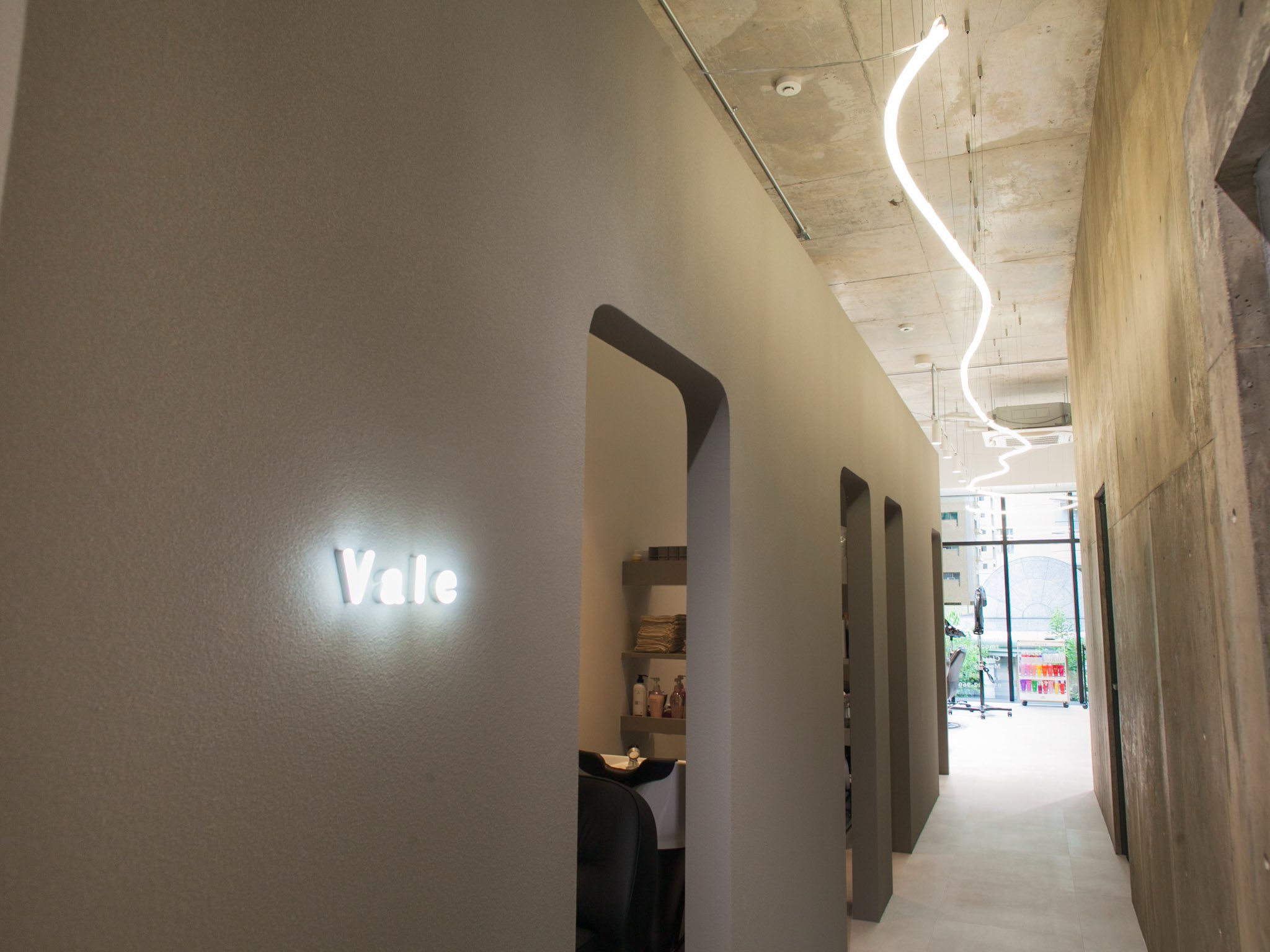 【高岳】≪完全週休2日制≫≪土日祝休みOK≫≪社会保険完備≫≪夏季休暇あり≫≪年末年始休暇あり≫流行りの韓国スタイル×髪質改善が人気のサロン！スタッフの意見を大切にしており、働きやすい環境が整っています！「Vale（ベール）」からスタイリスト（美容師）の求人★☆★