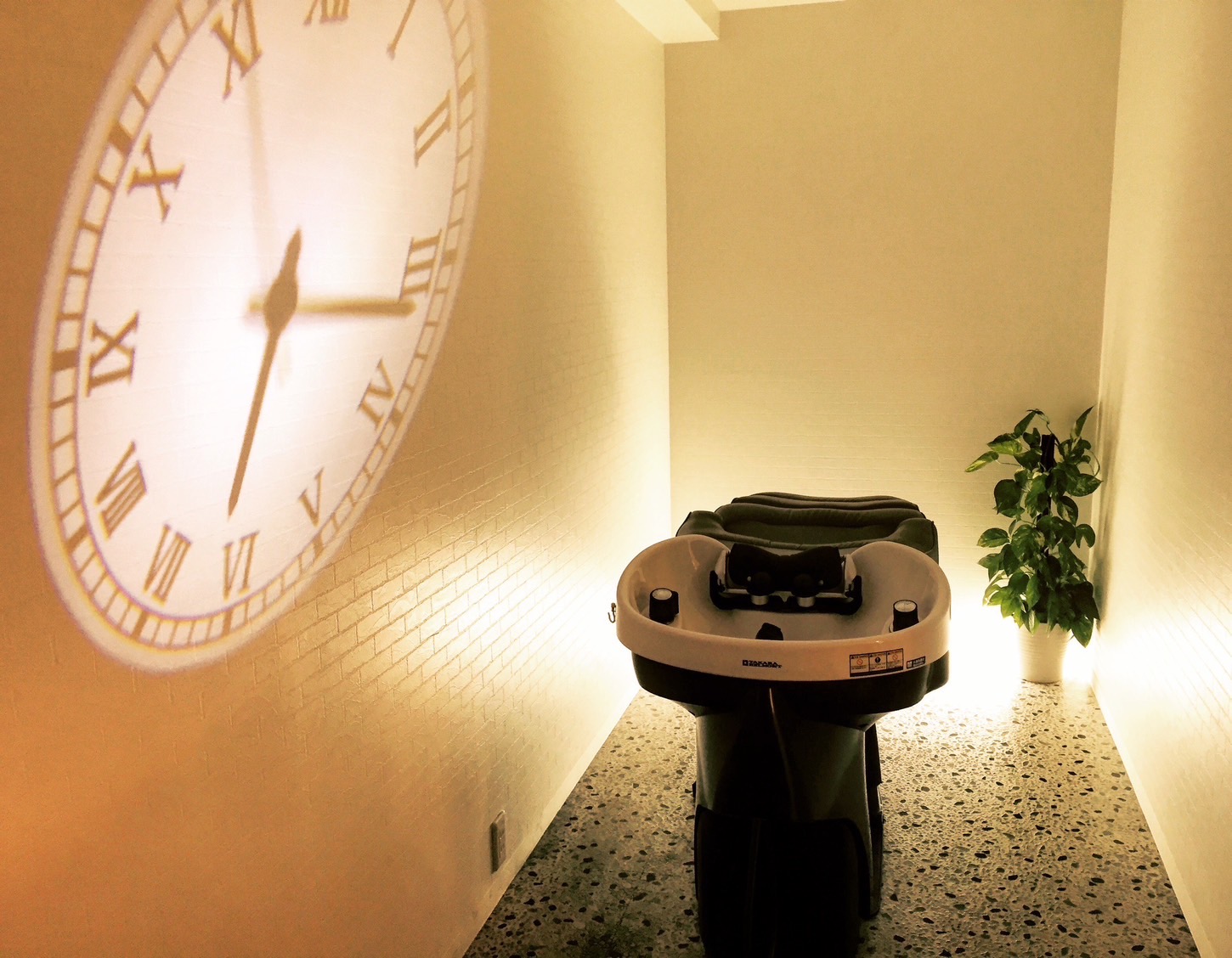 【松尾大社】≪客単価約1万円≫≪30,40代の女性から大人気≫≪18時や19時台に退勤可能≫ナチュラルなデザインカラーが人気！「Ludique（ルディック）」からアシスタント（美容師）☆★