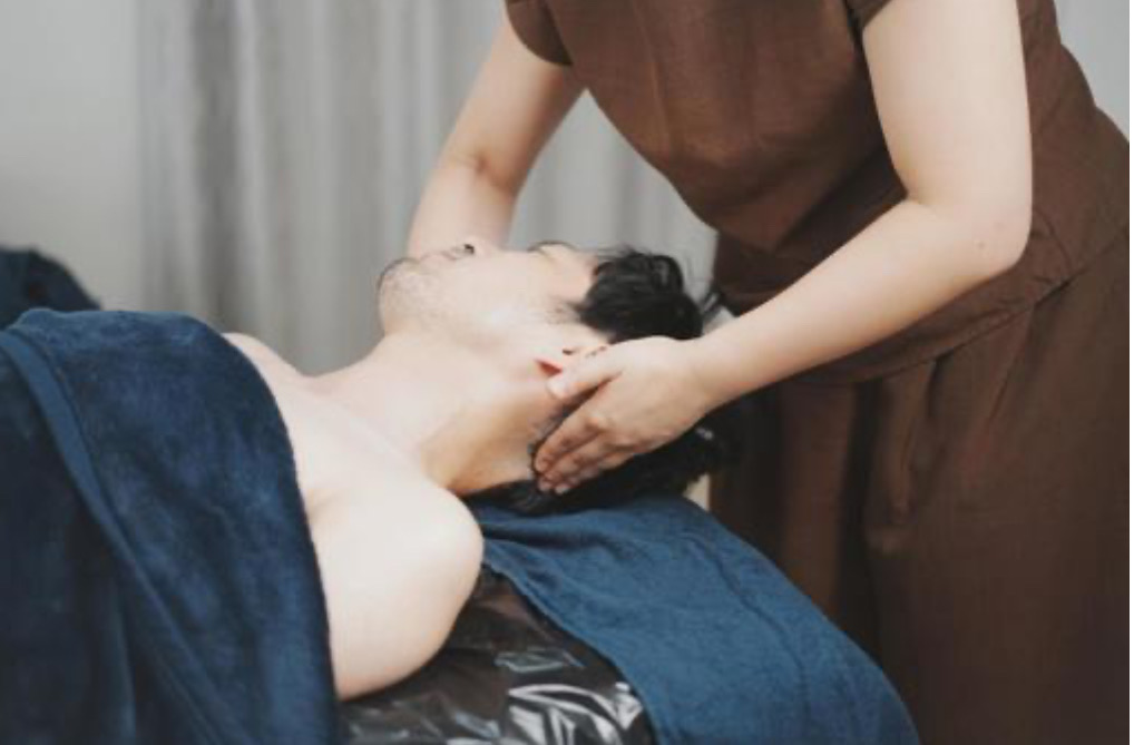 【名古屋駅】名古屋駅近くにNEW OPEN！名古屋初、エステ×ヘアサロン融合型のエグゼクティブ向けアンチエイジング専門サロンが誕生！完全個室でフェイシャルやヘッドスパを提供する上質な癒し空間です。カットなし・シャンプーができればOK！美容師免許をお持ちの方であれば、エステ未経験でも歓迎します！「2026年春頃、名古屋駅にOPEN予定のサロン」からエステティシャンの求人☆☆